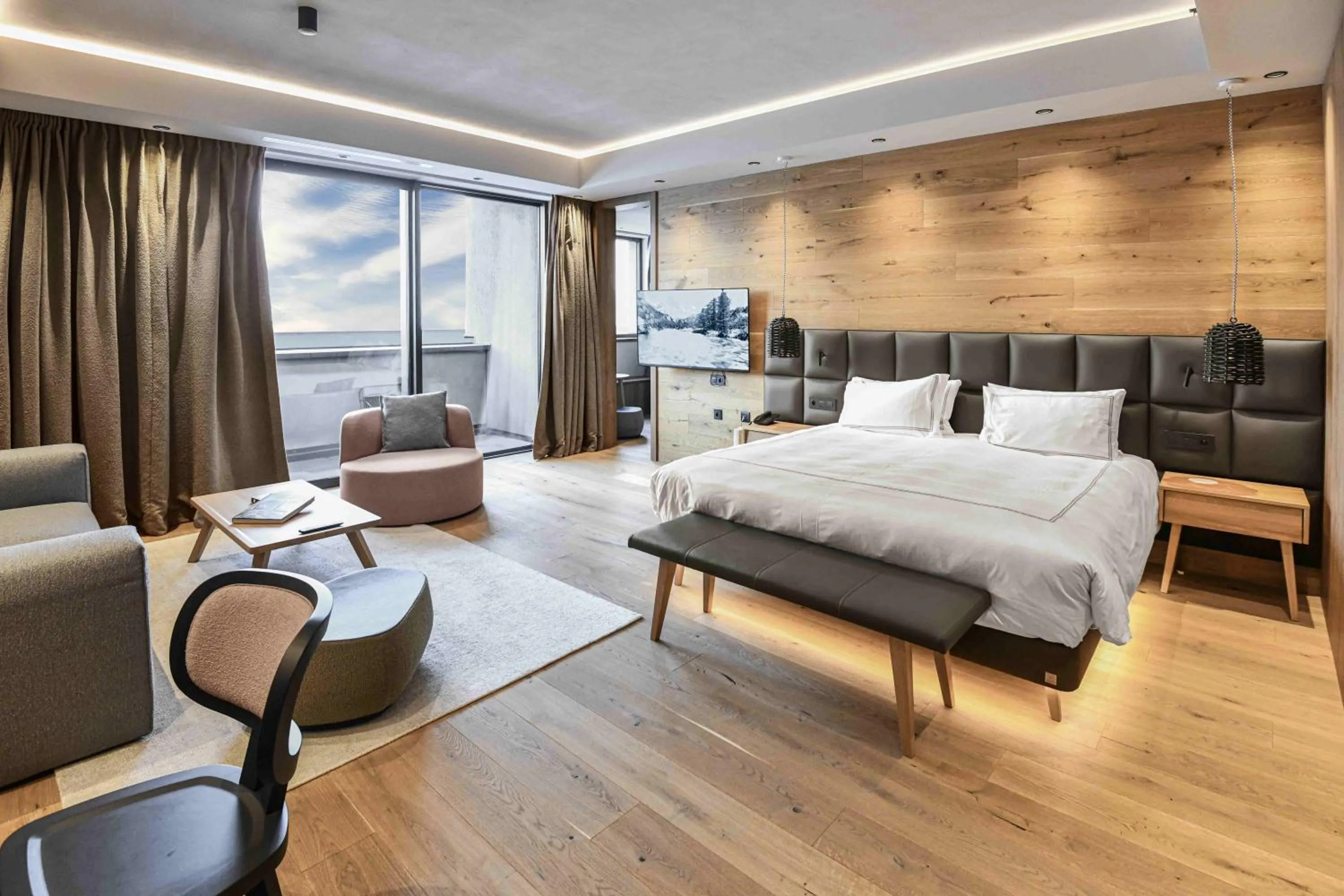 Bed in Swissôtel Damian Jasna