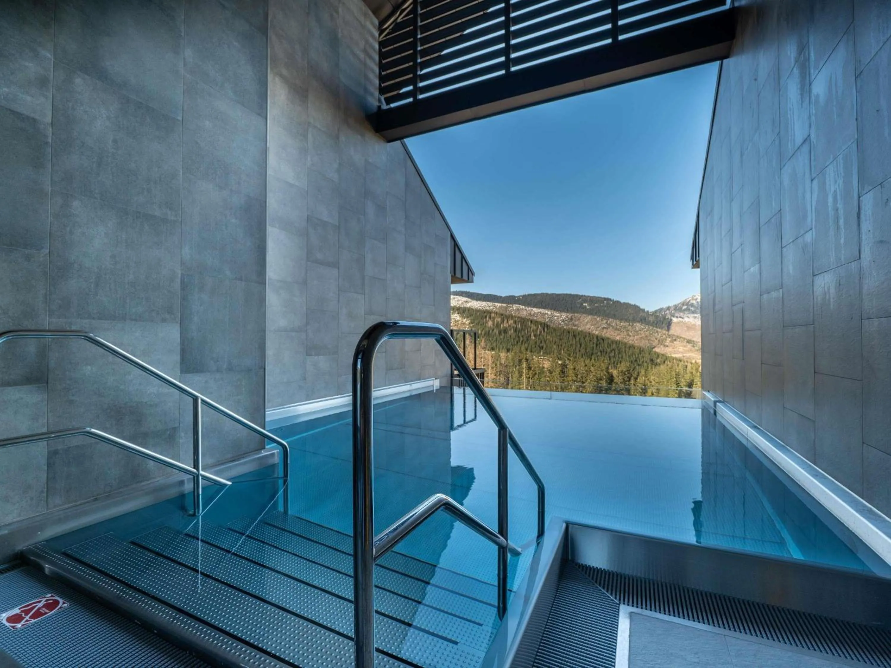 Pool view in Swissôtel Damian Jasna