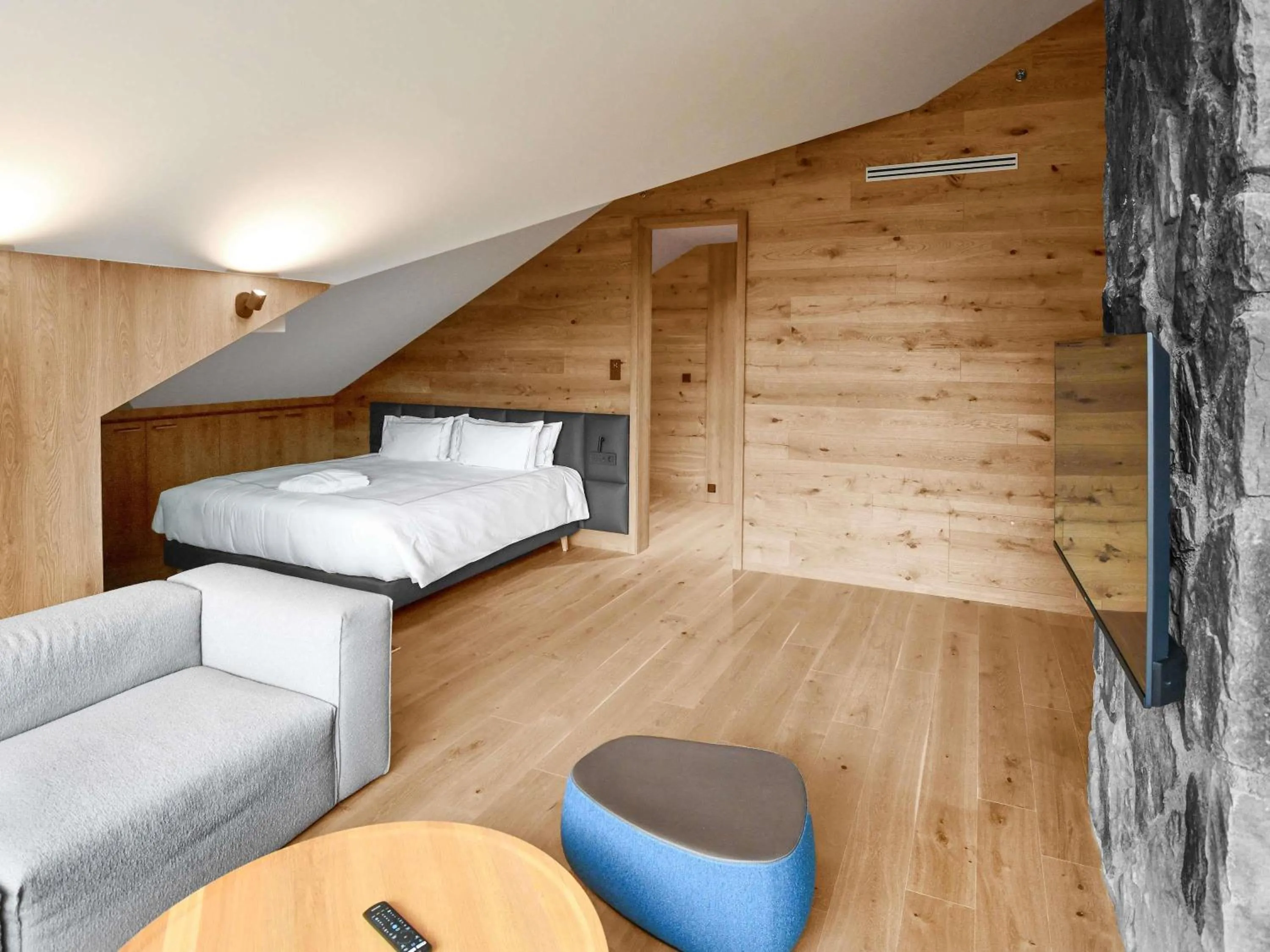 Bedroom, Bed in Swissôtel Damian Jasna