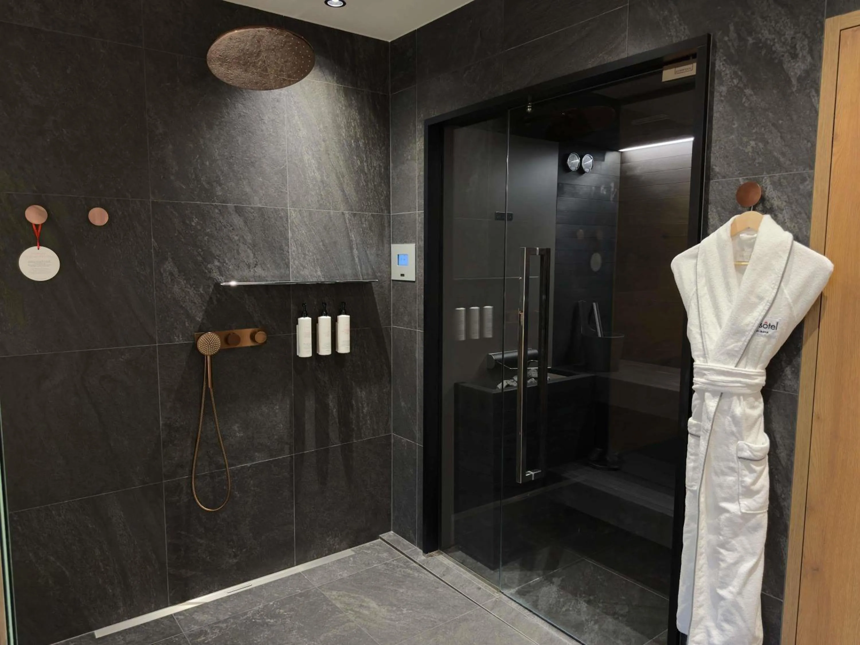 Bedroom in Swissôtel Damian Jasna