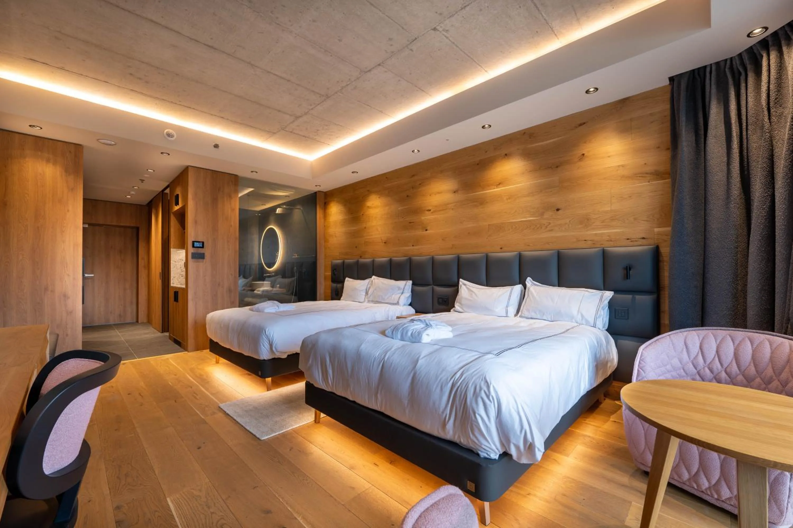 Photo of the whole room, Bed in Swissôtel Damian Jasna