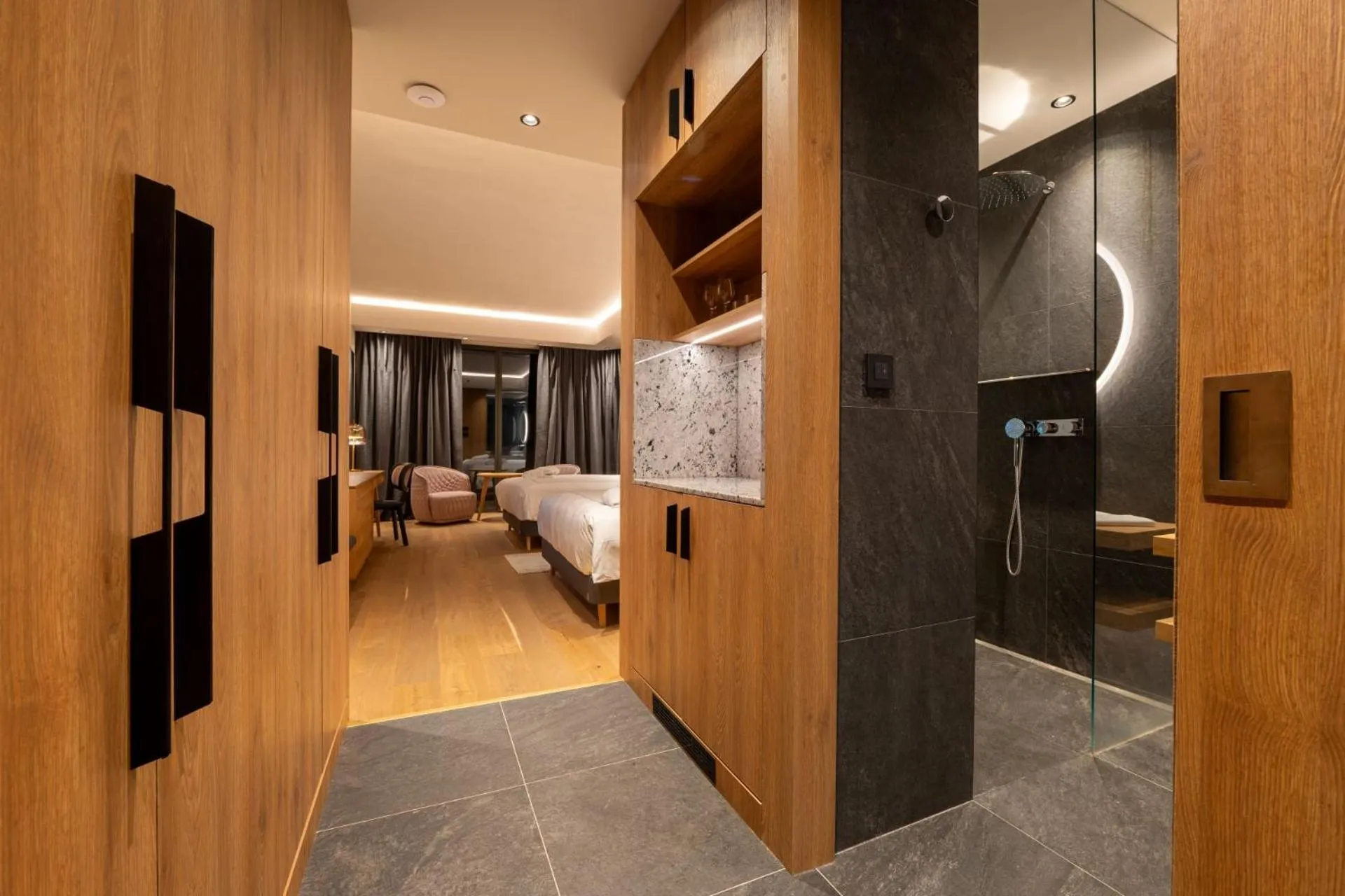 Shower in Swissôtel Damian Jasna