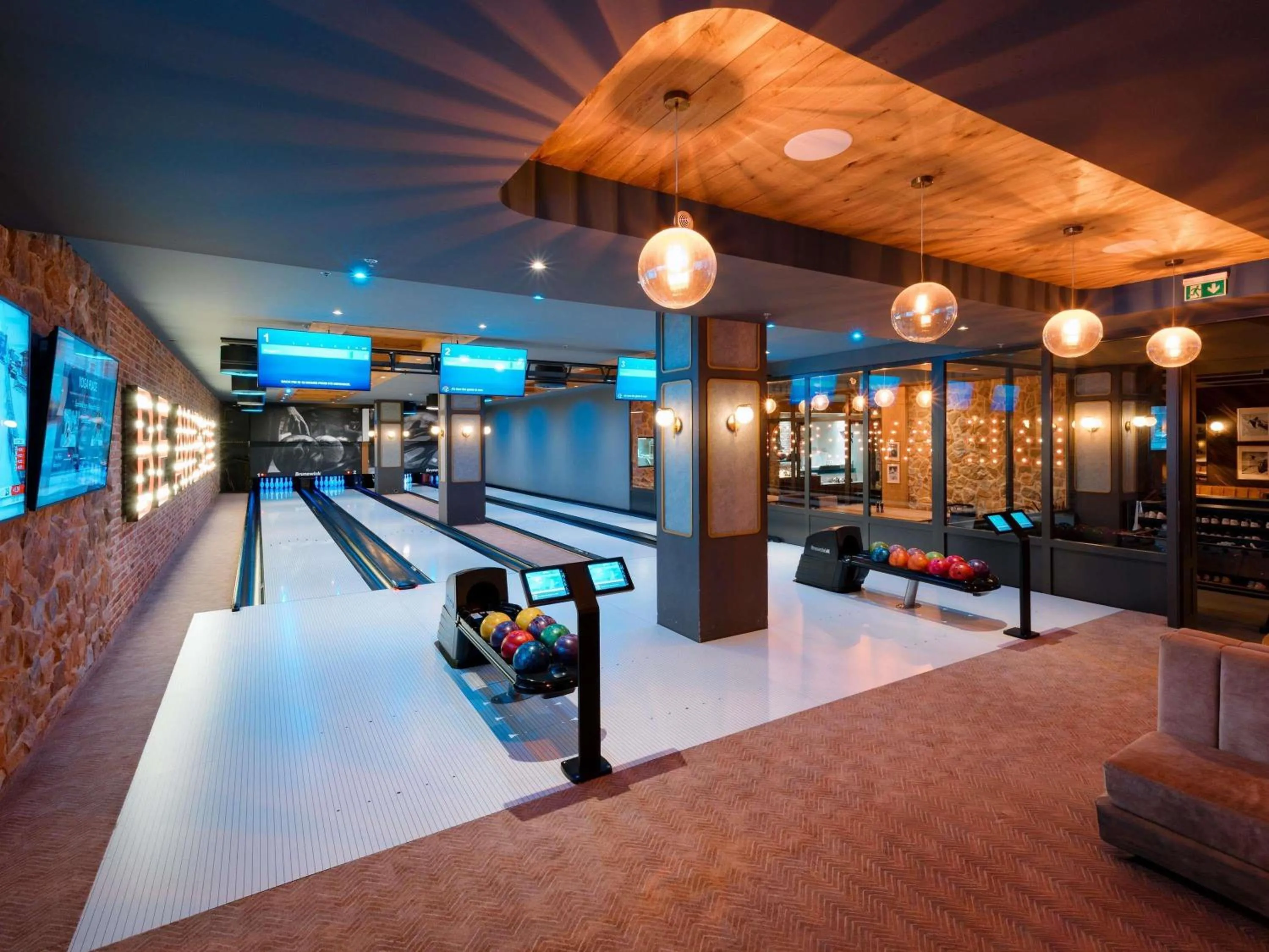 Restaurant/places to eat in Swissôtel Damian Jasna