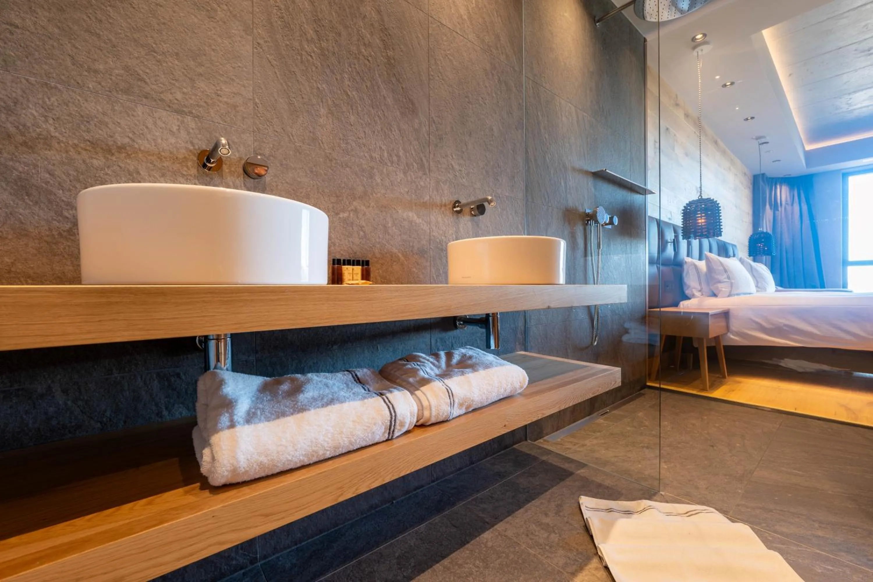 Bathroom, Bed in Swissôtel Damian Jasna