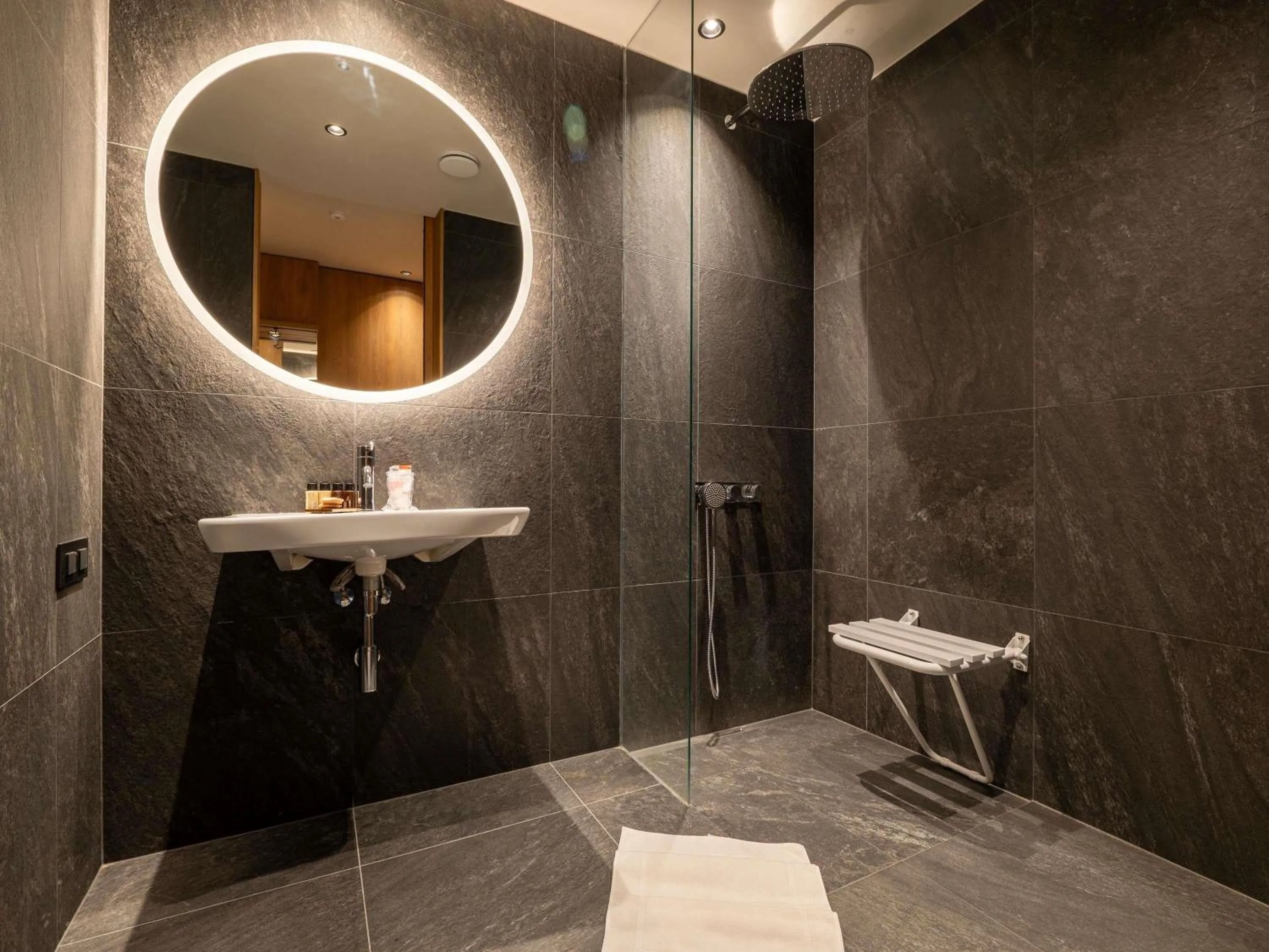 Bedroom in Swissôtel Damian Jasna