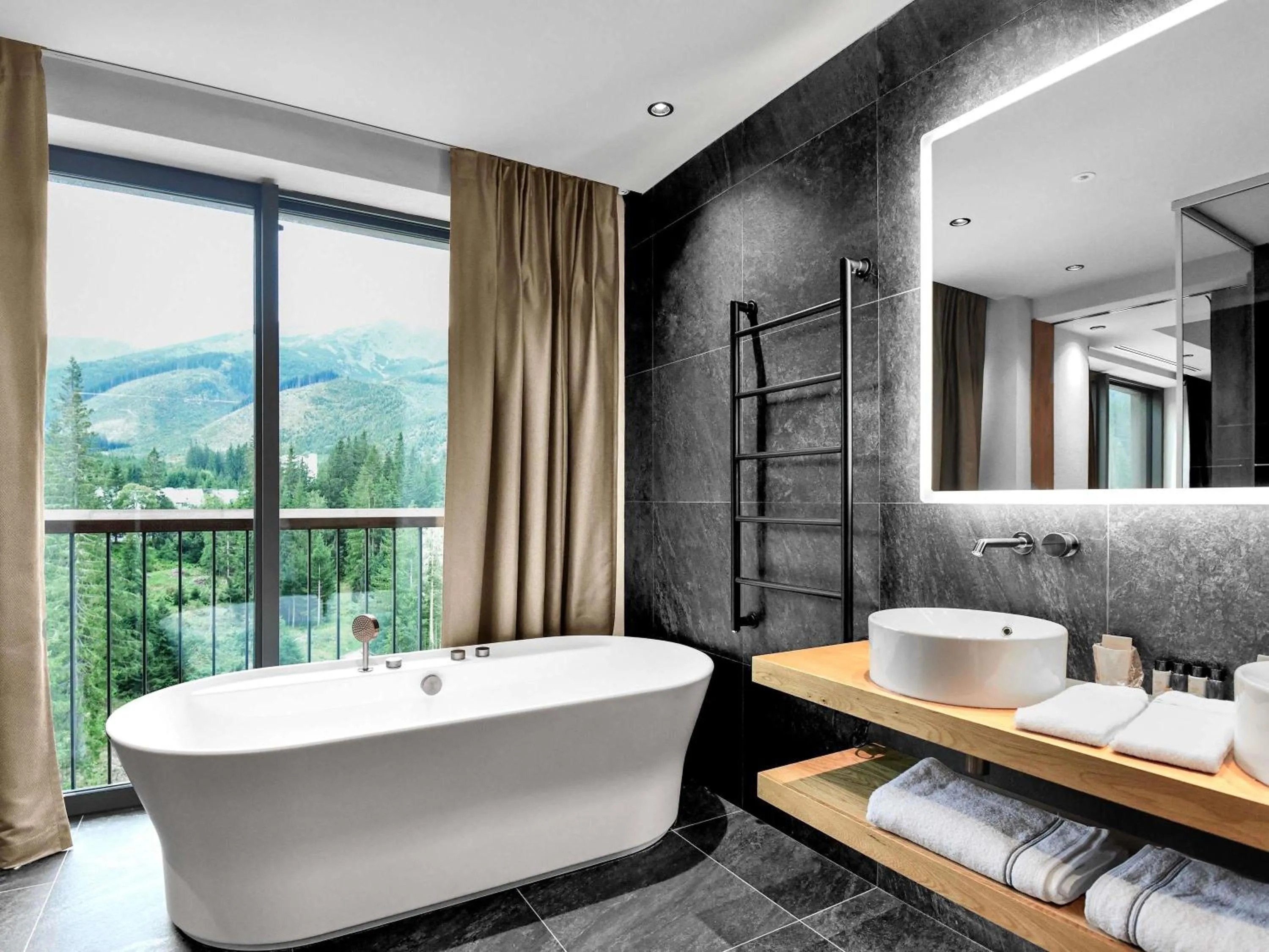 Bedroom in Swissôtel Damian Jasna