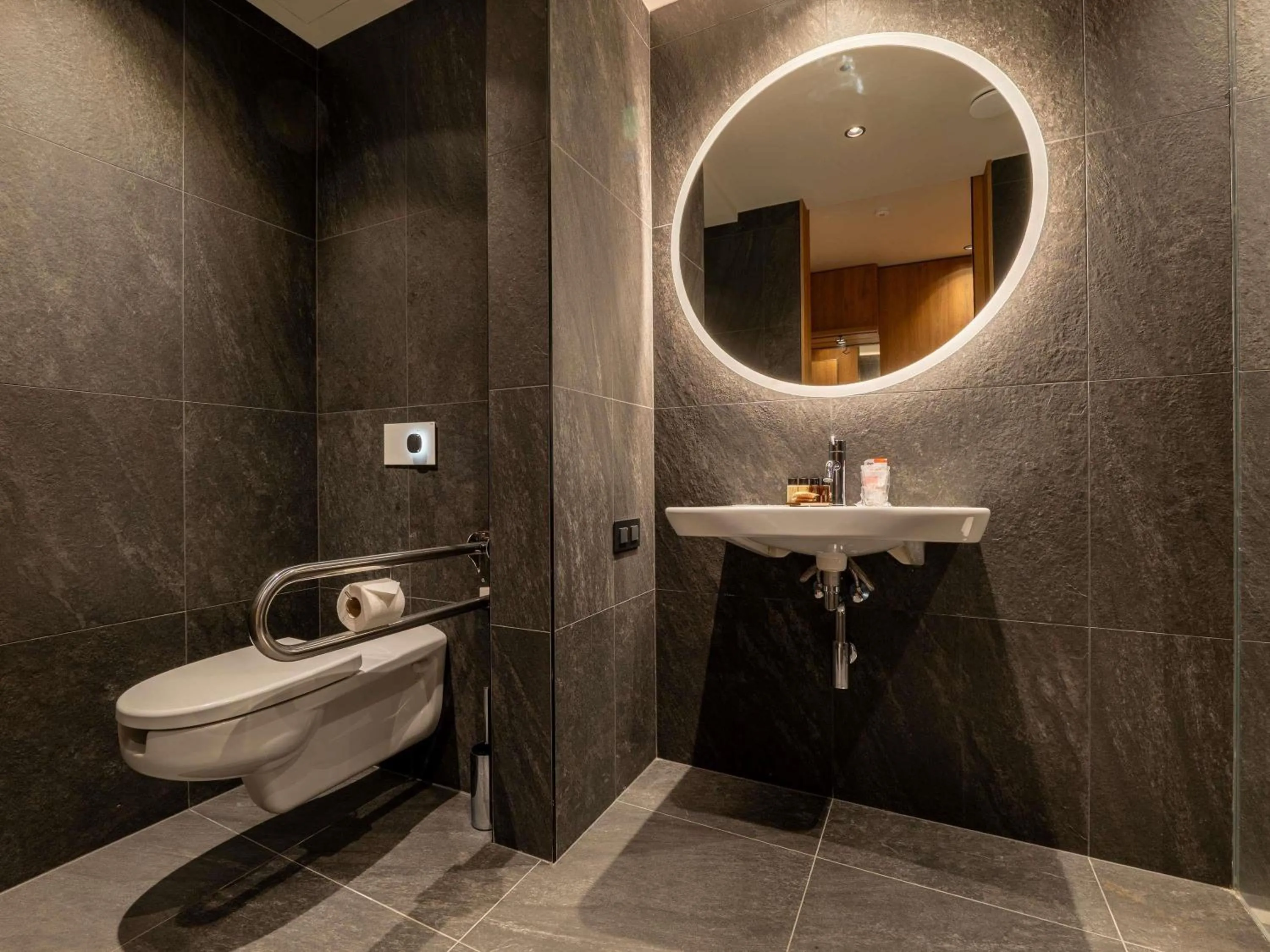 Bedroom in Swissôtel Damian Jasna