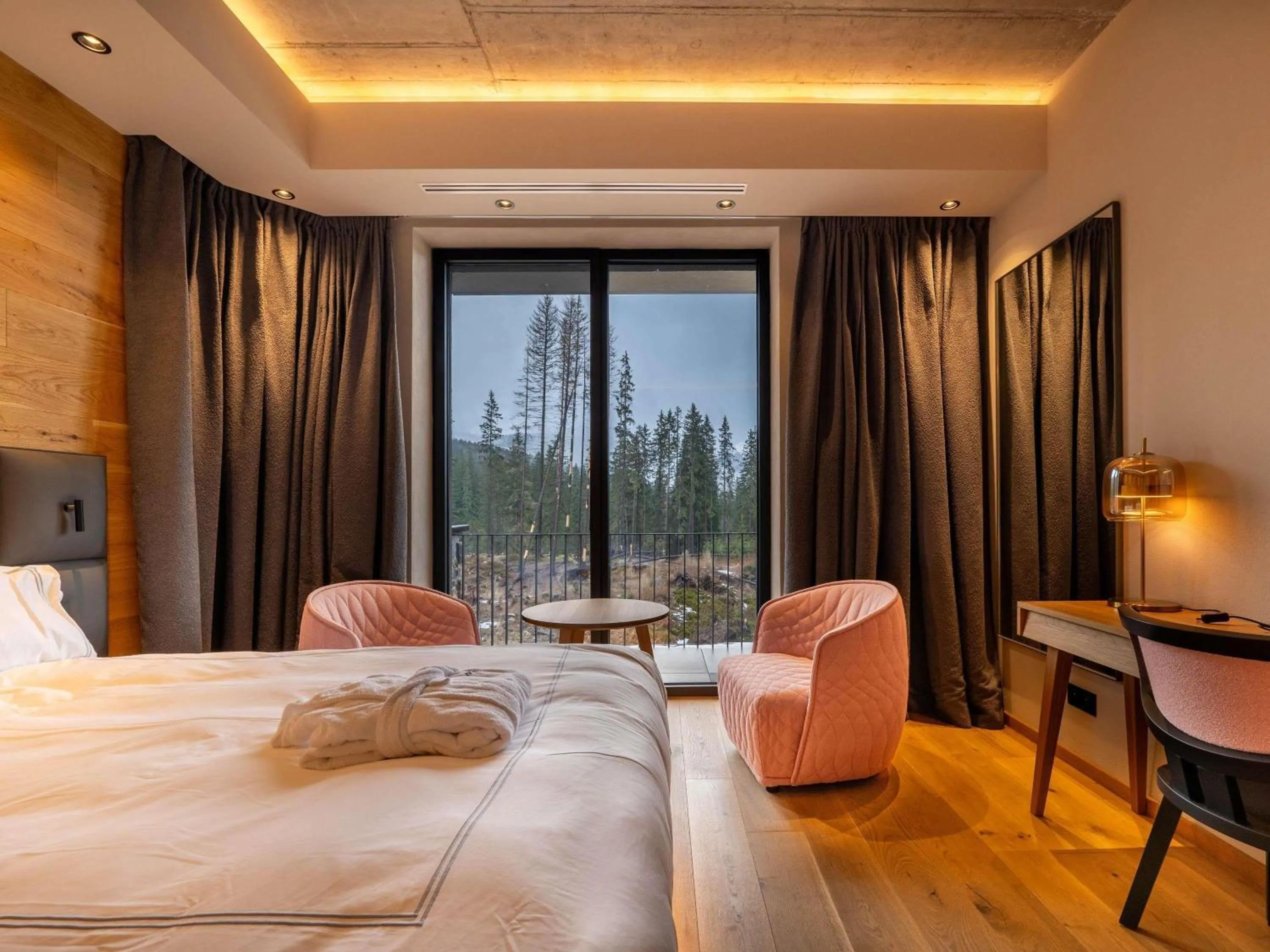 Bedroom, Bed in Swissôtel Damian Jasna