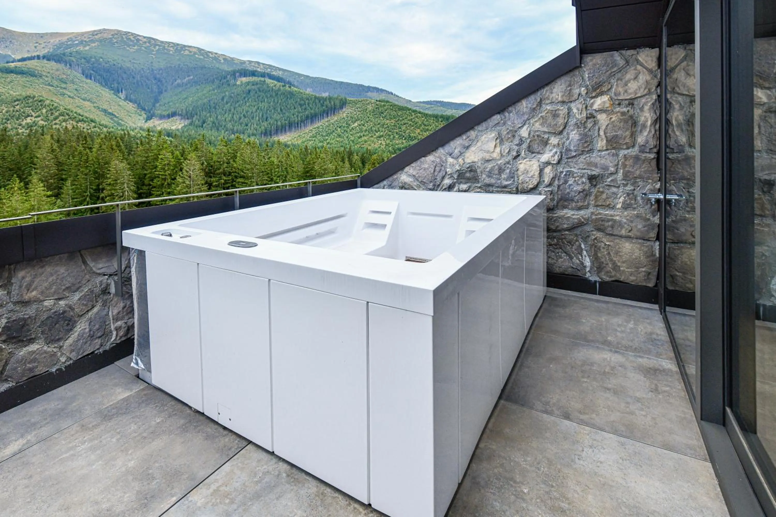 Hot Tub in Swissôtel Damian Jasna