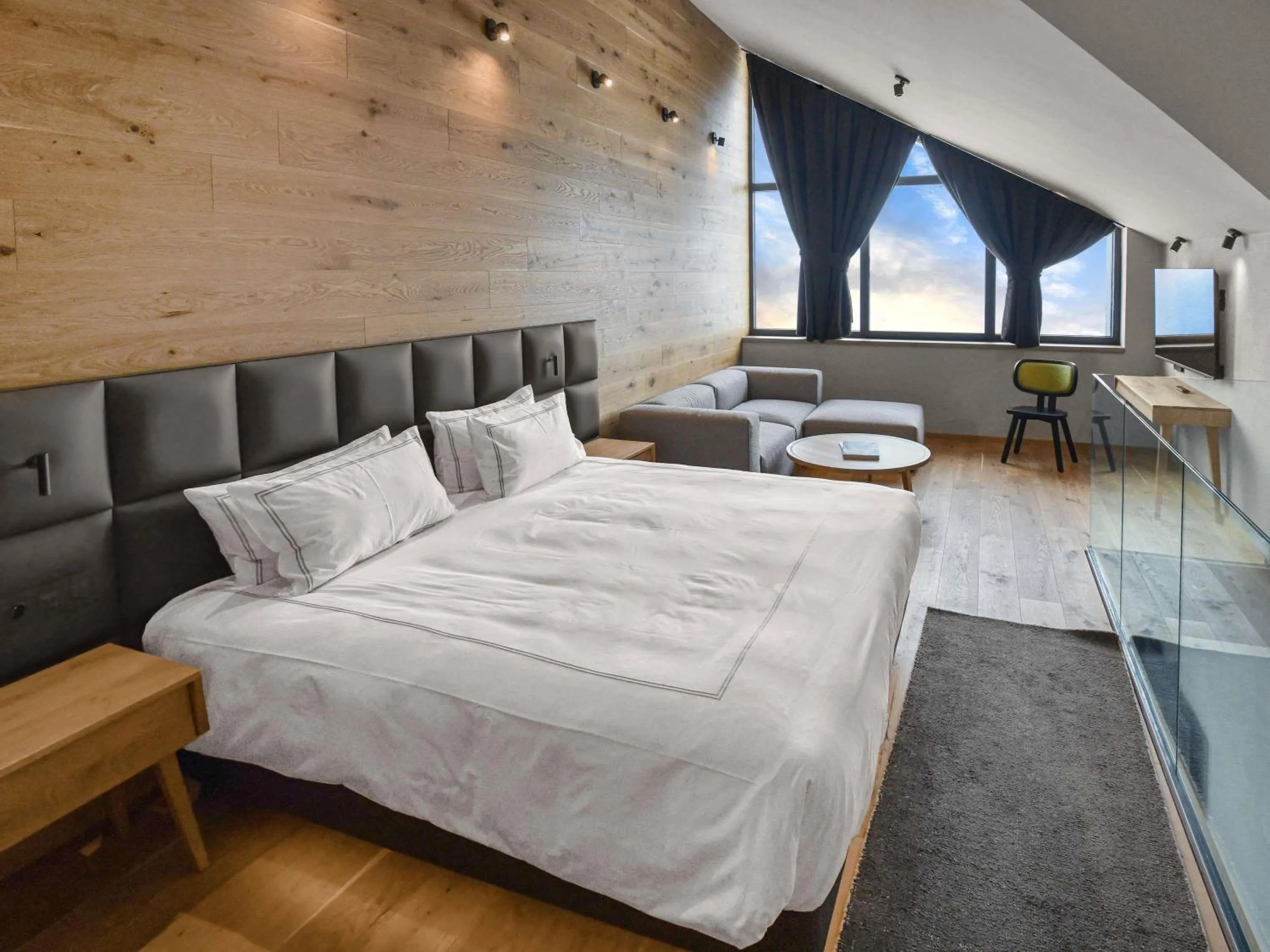 Bedroom, Bed in Swissôtel Damian Jasna