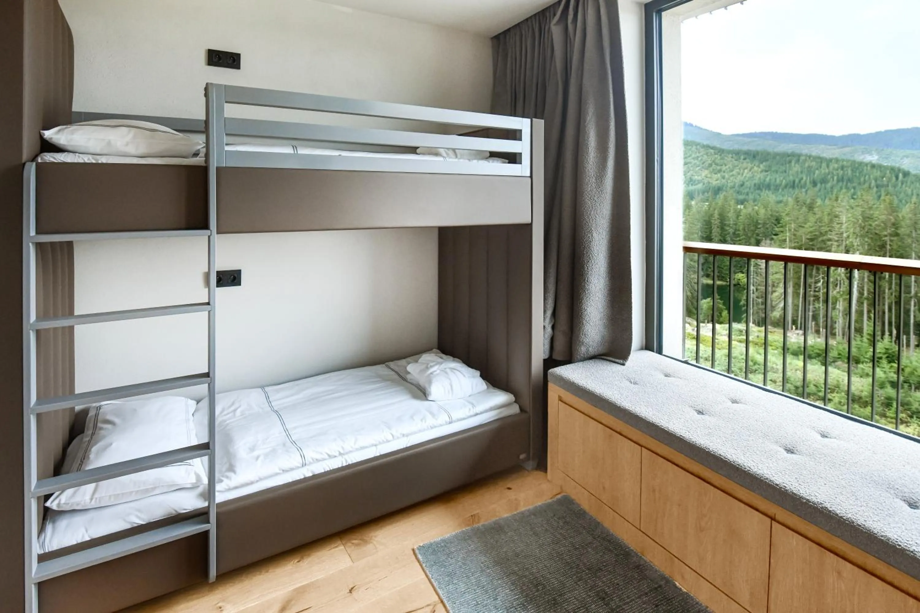 Bedroom, Bed in Swissôtel Damian Jasna