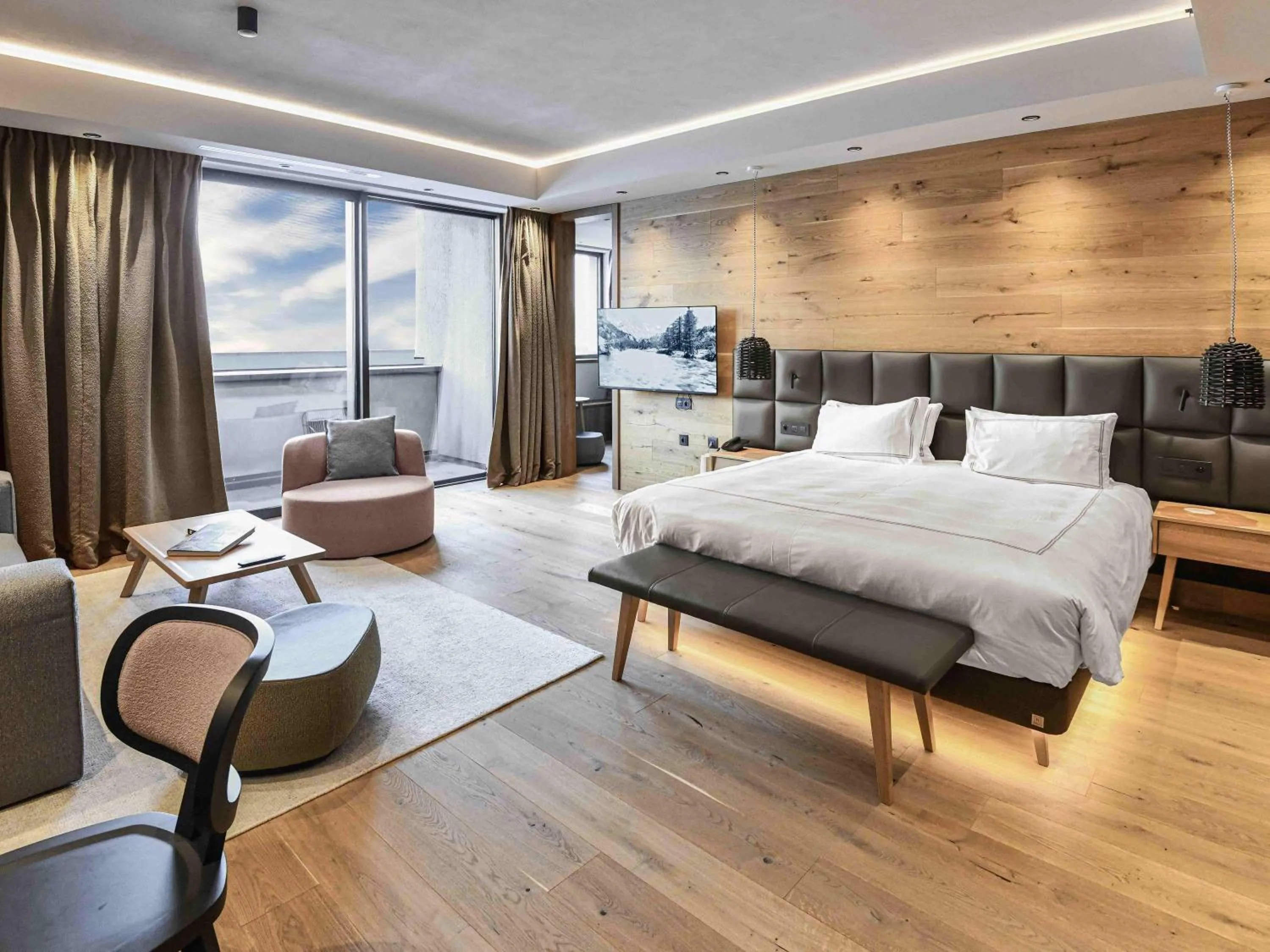 Bedroom, Bed in Swissôtel Damian Jasna