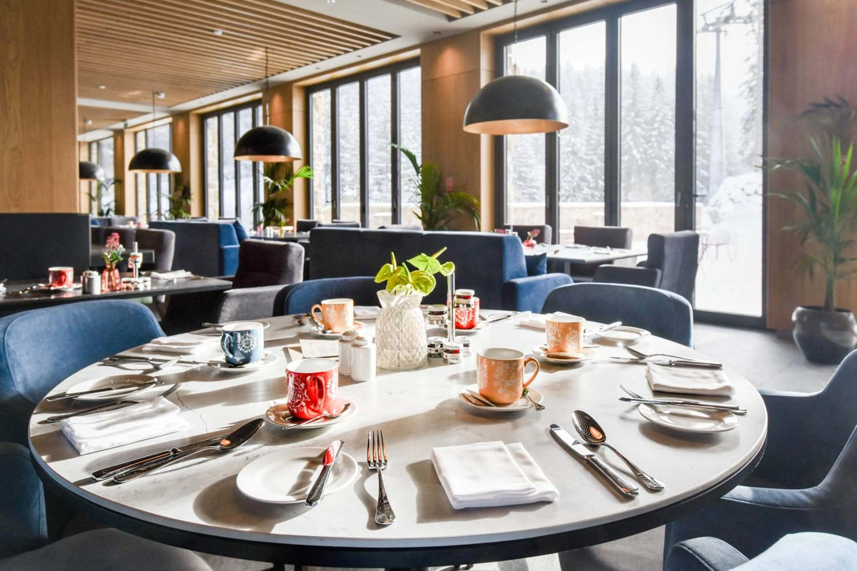 Restaurant/places to eat in Swissôtel Damian Jasna