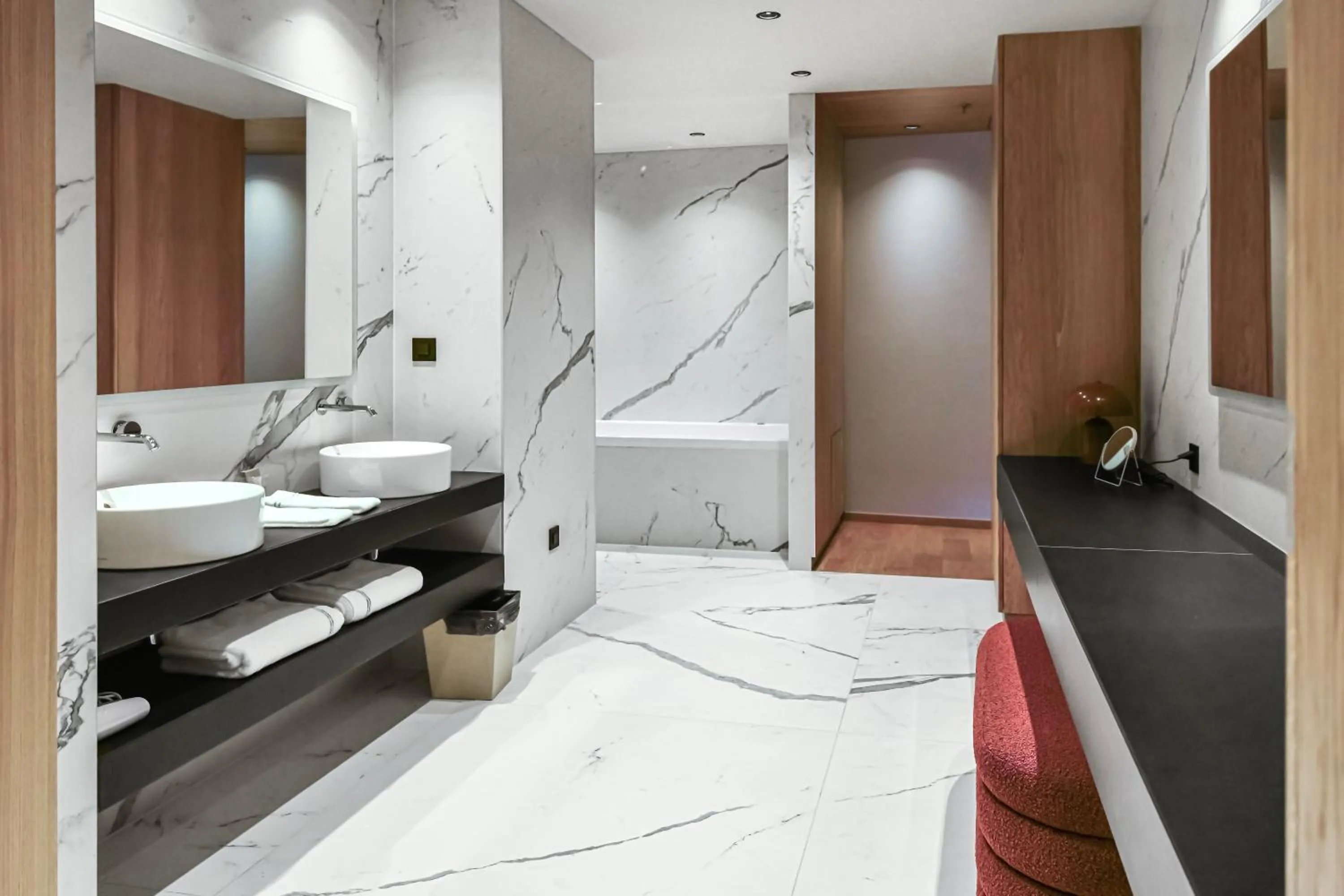 Bathroom, Bed in Swissôtel Damian Jasna