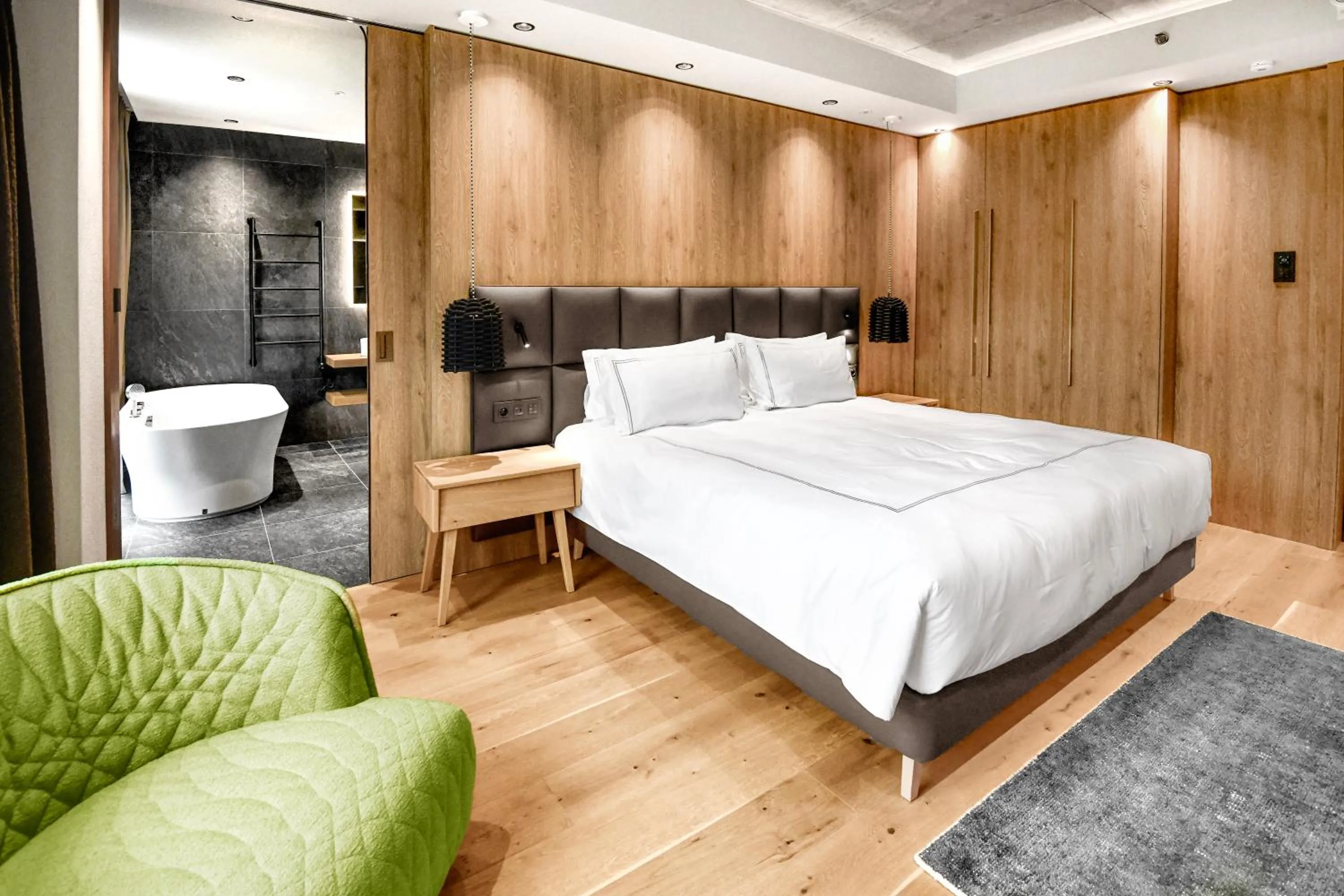 Bathroom, Bed in Swissôtel Damian Jasna