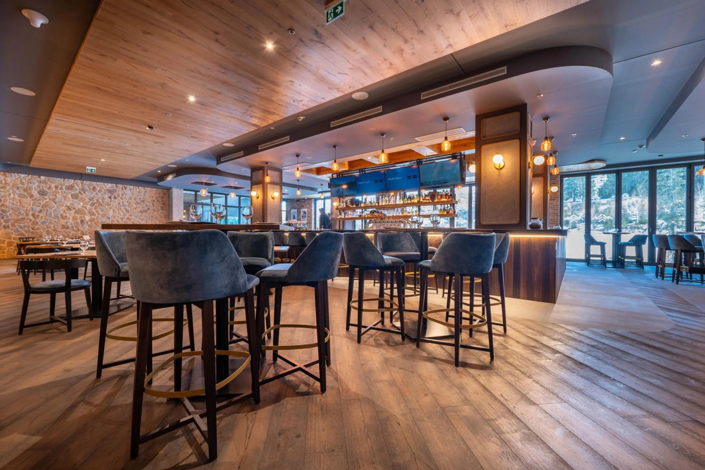 Restaurant/places to eat in Swissôtel Damian Jasna