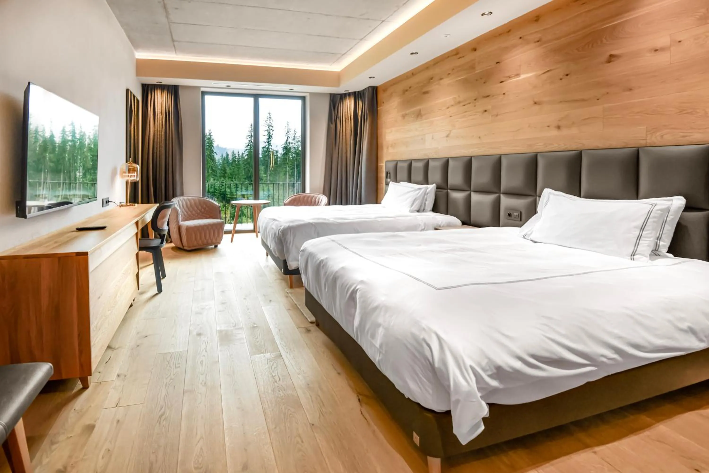 Seating area, Bed in Swissôtel Damian Jasna