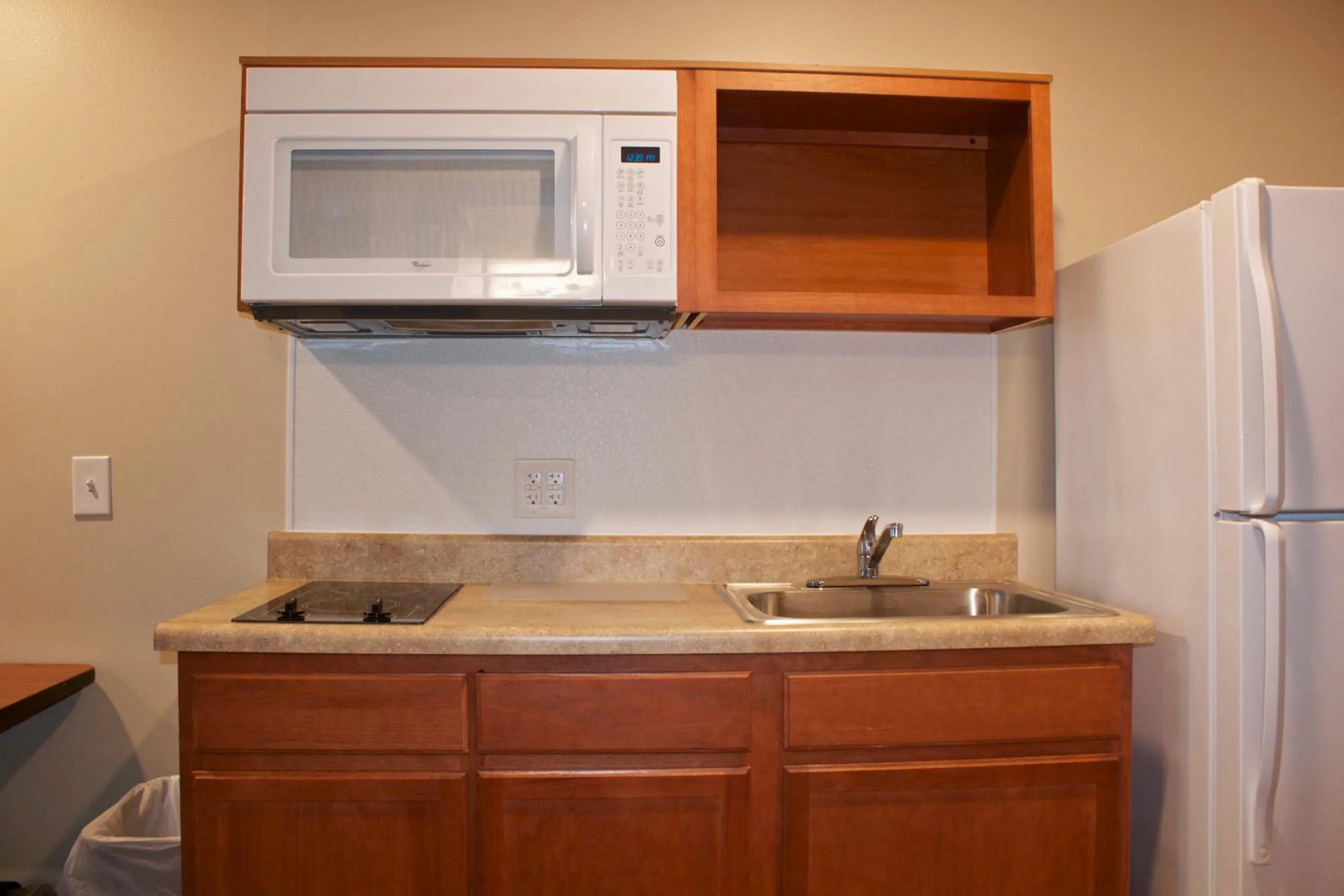 Kitchen or kitchenette in WoodSpring Suites Williston