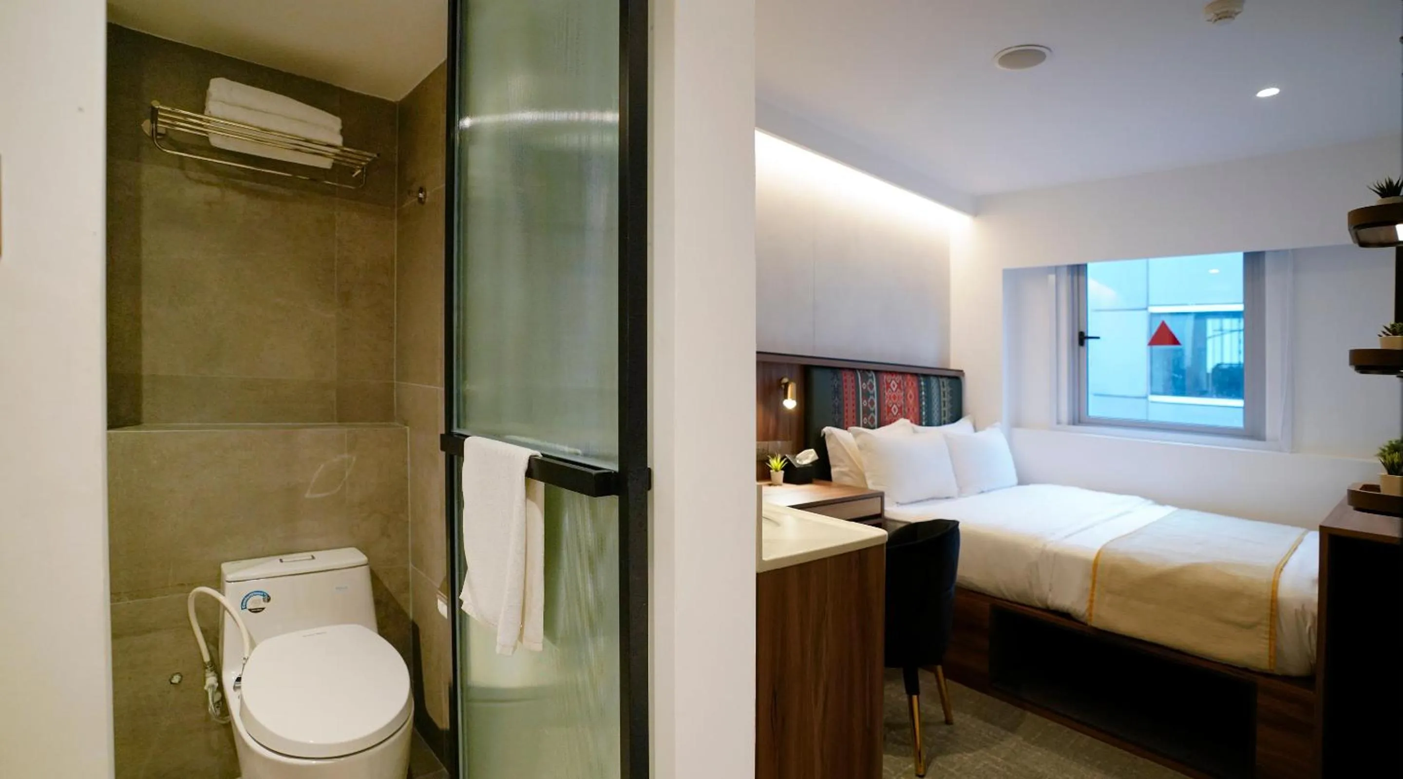 Bathroom, Bed in ST Signature Bugis Middle,DAYUSE,9 hours 9AM-6PM