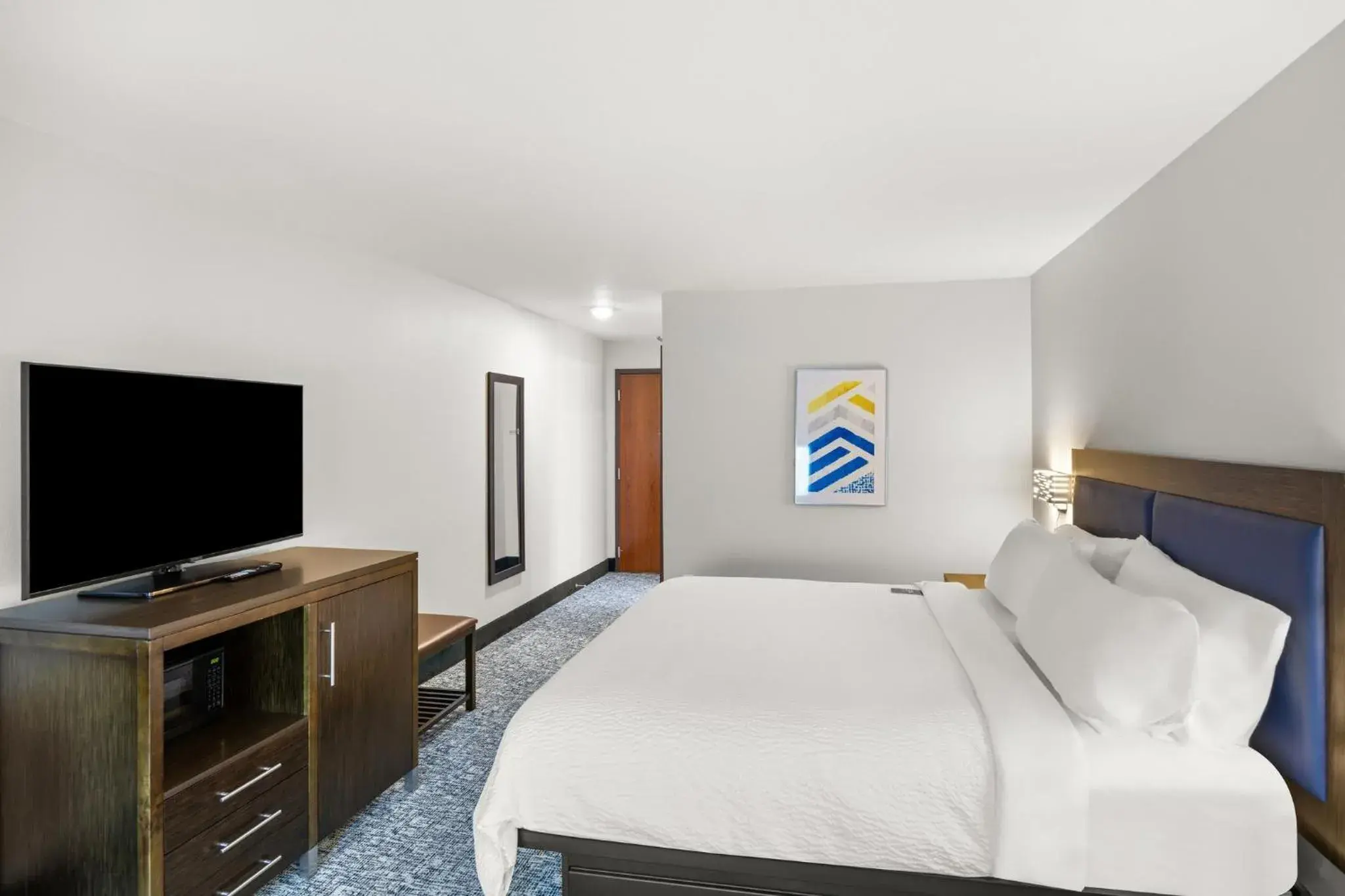 Standard King Room - Communications Accessible in Holiday Inn Express Asheville Woodfin by IHG Standard King Room - Communications Accessible in Holiday Inn Express Asheville Woodfin by IHG