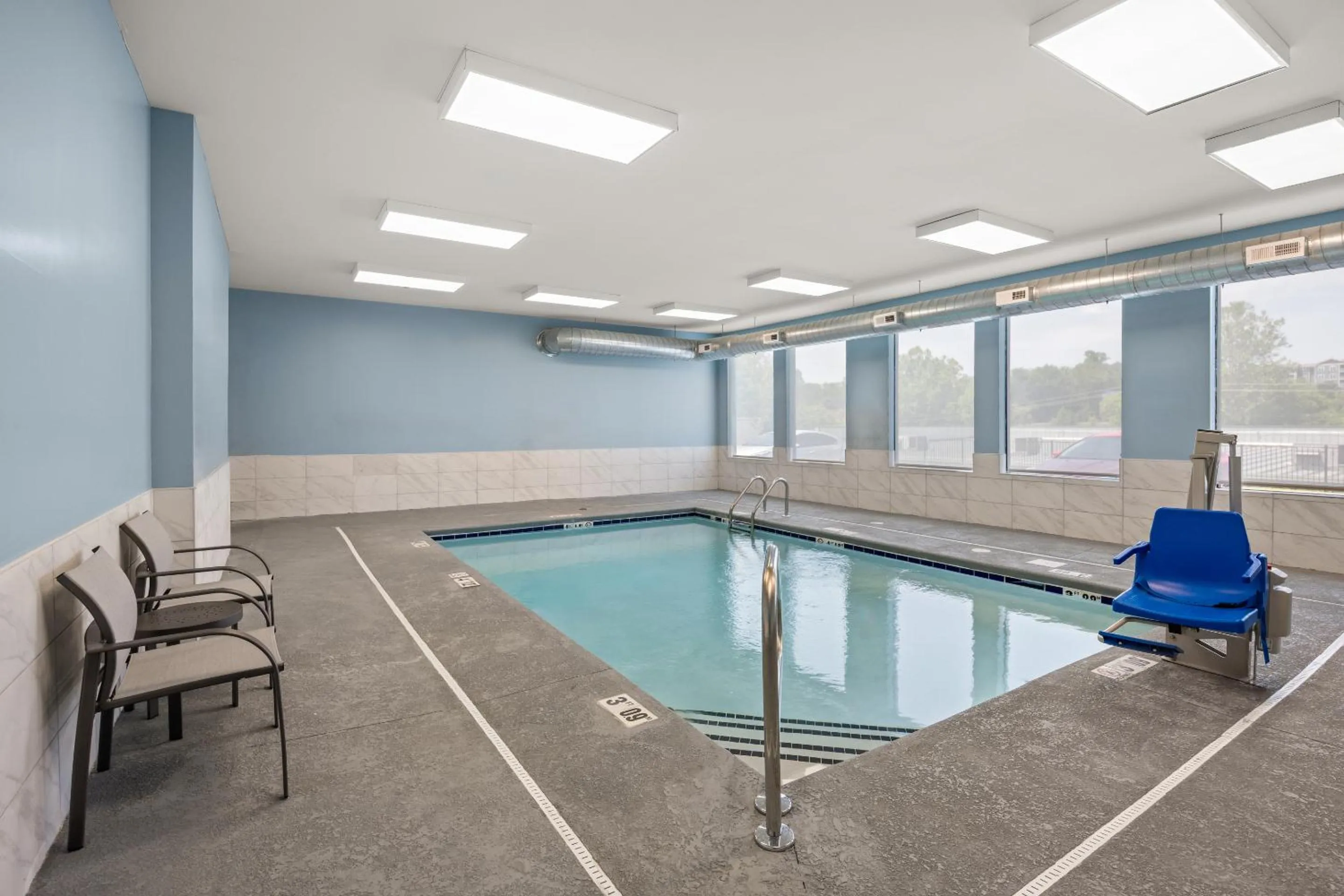 Swimming pool in Holiday Inn Express Asheville Woodfin by IHG