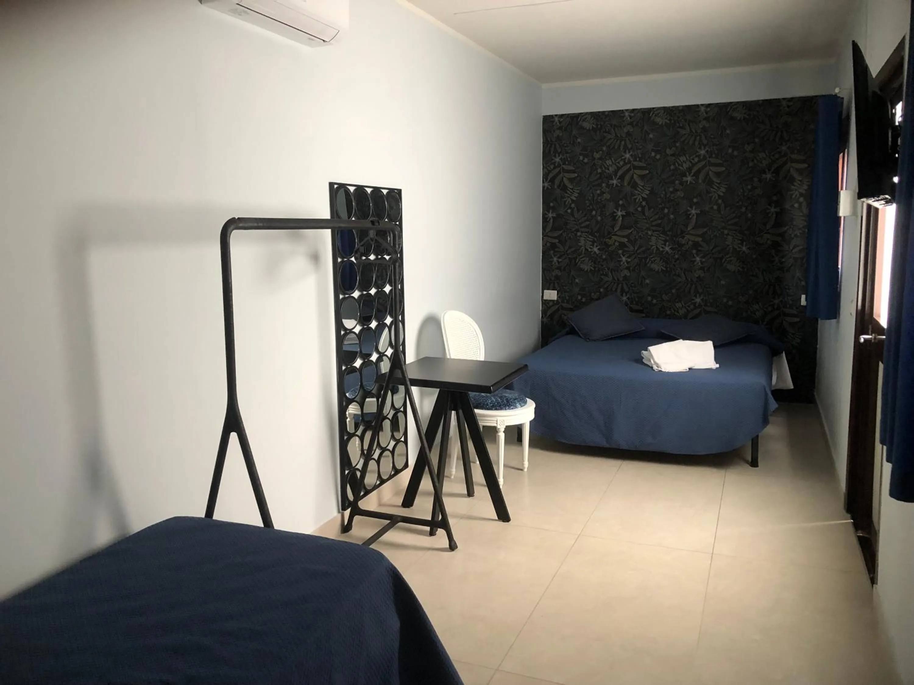 Photo of the whole room, Bed in Hotel Serena