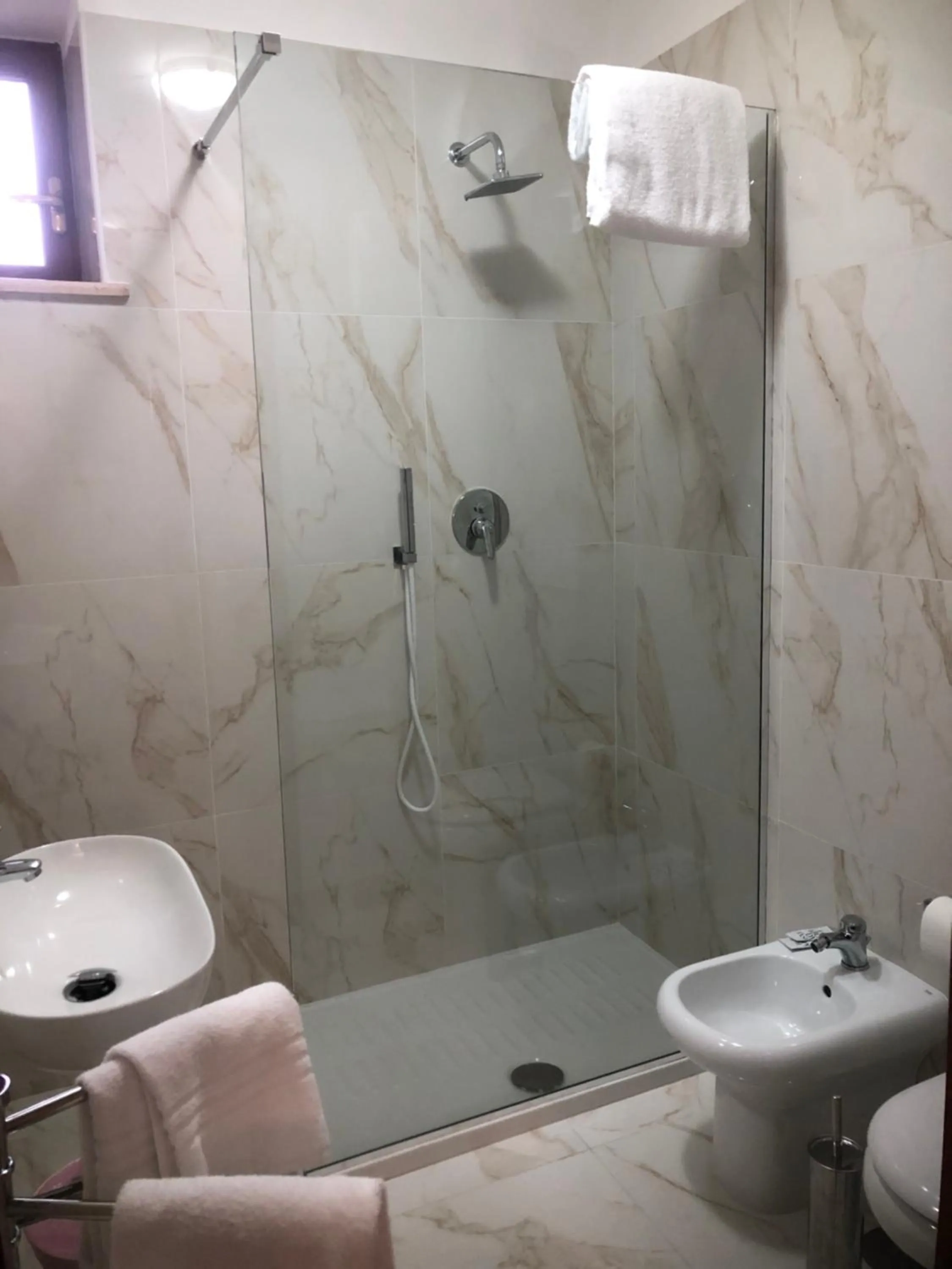 Bathroom in Hotel Serena