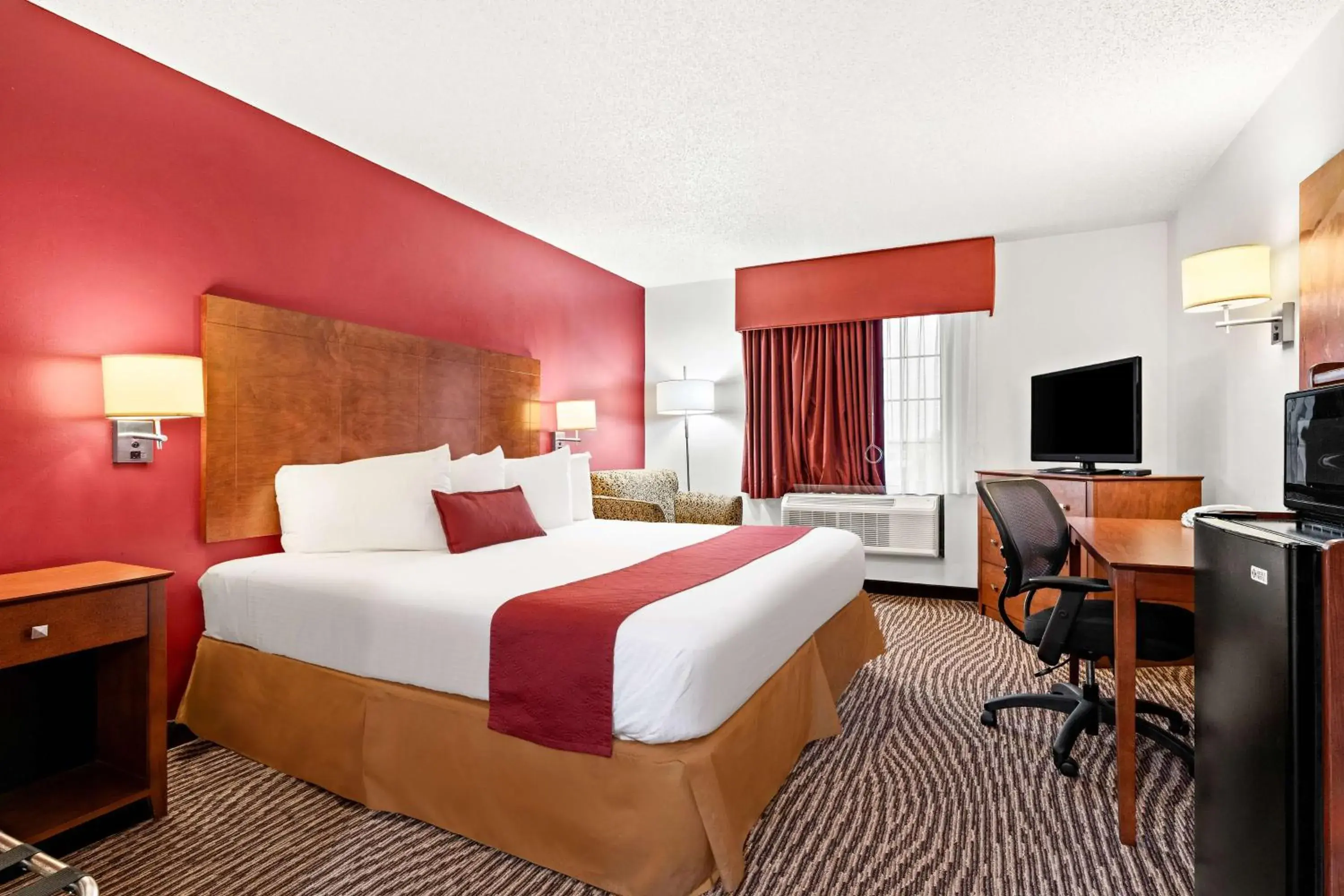 King Room with Walk-In Shower - Disability Access/Non-Smoking in Best Western Okmulgee King Room with Walk-In Shower - Disability Access/Non-Smoking in Best Western Okmulgee