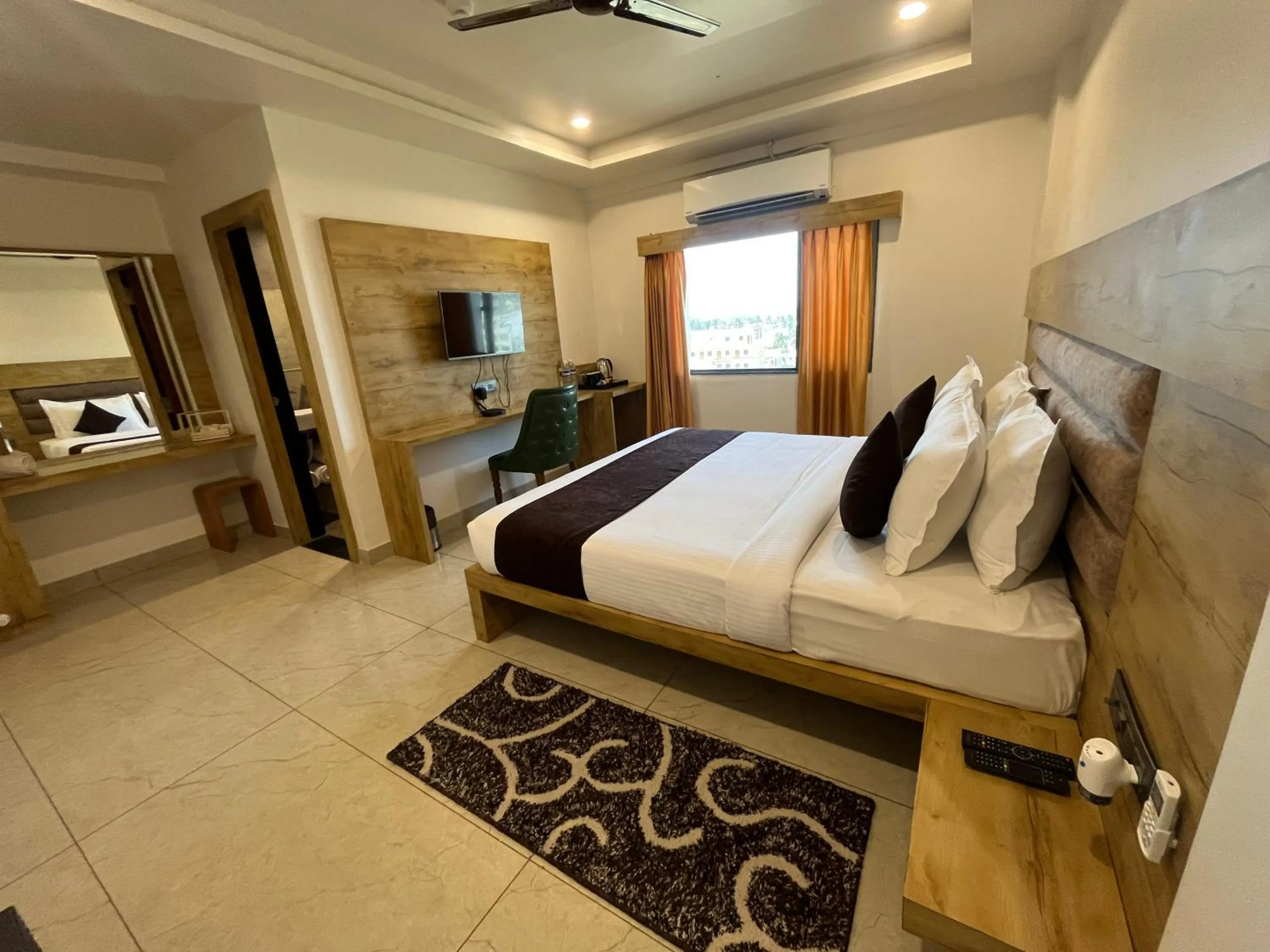 Bed in Clarks Collection Somnath