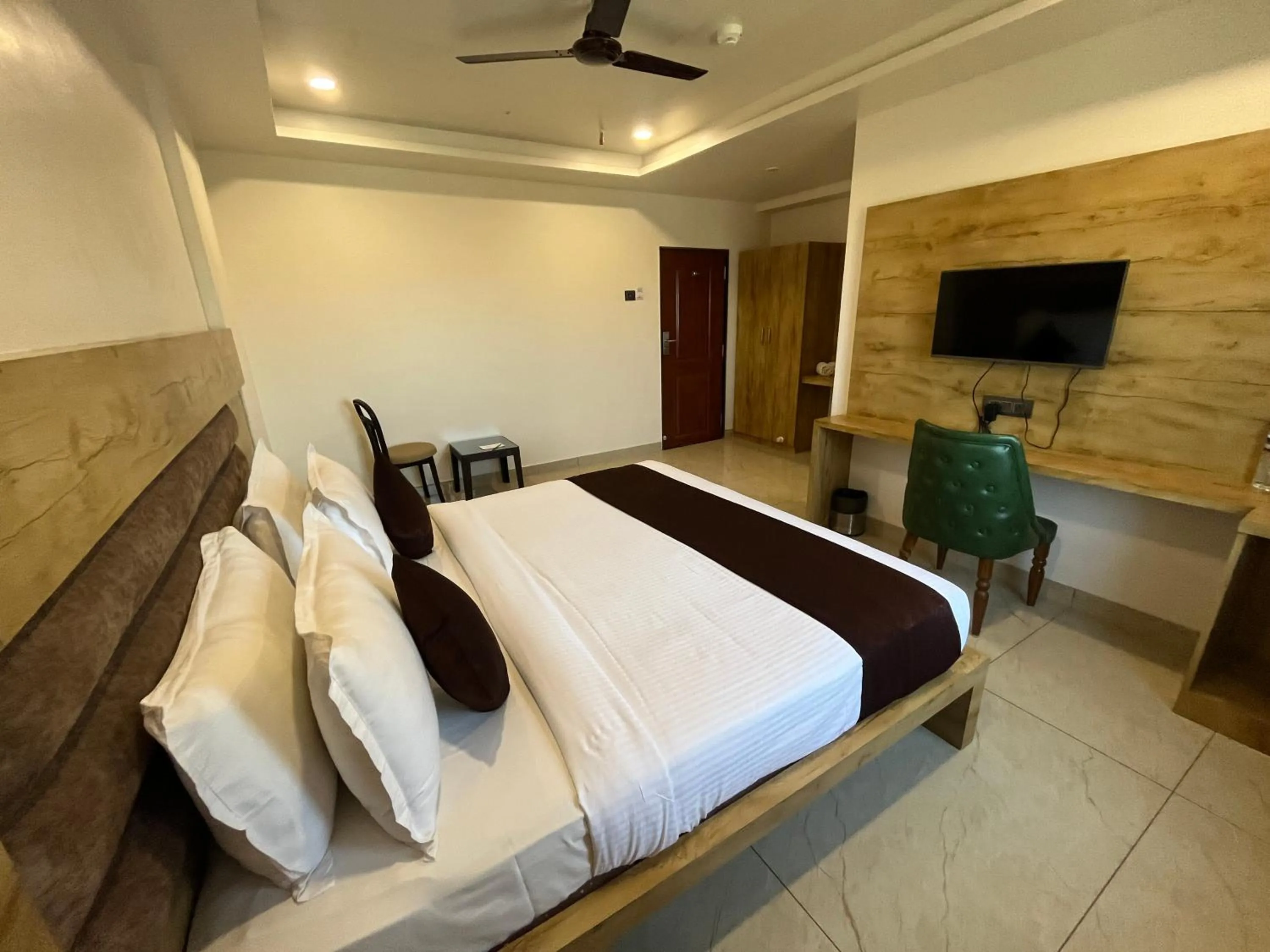 Bed in Clarks Collection Somnath