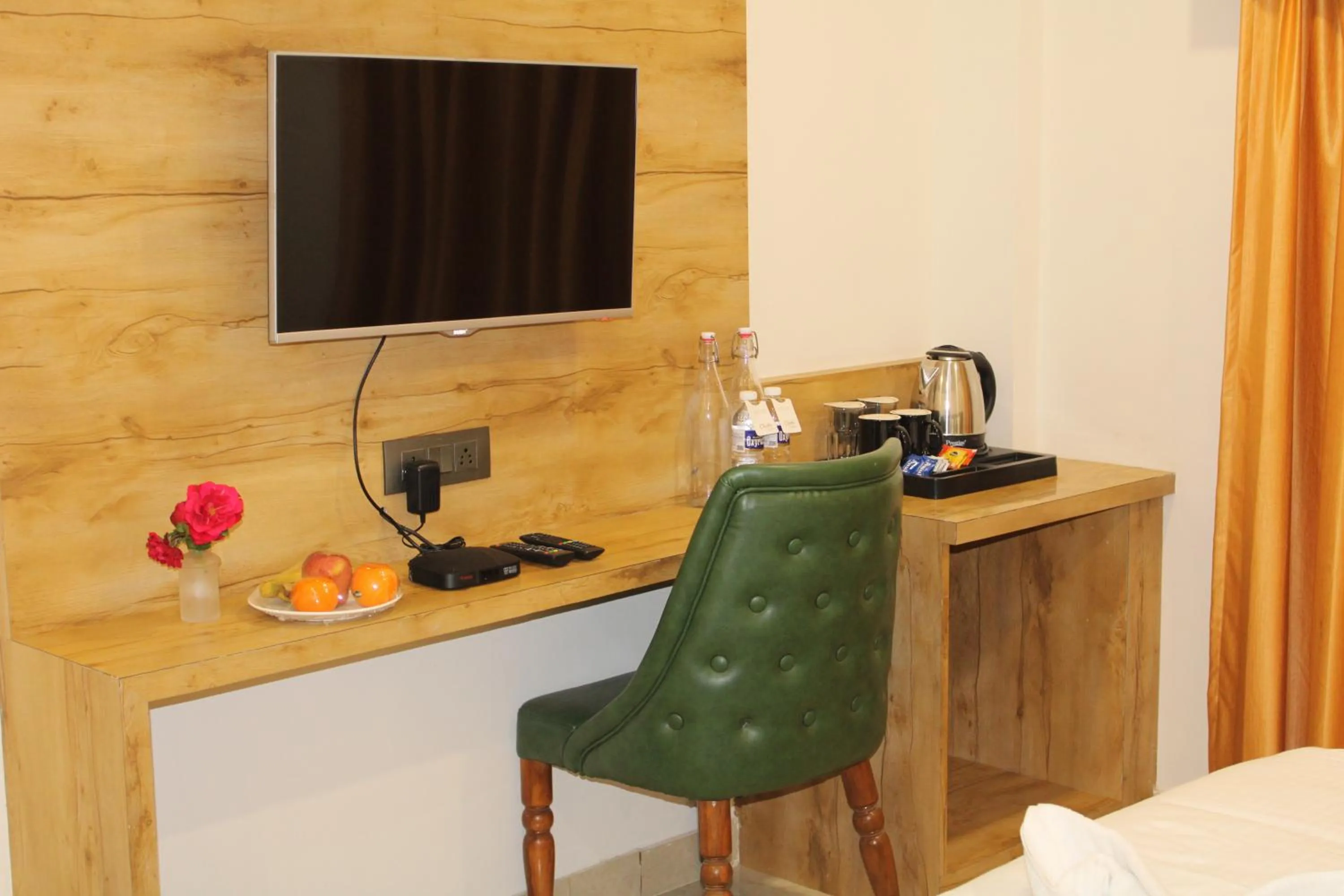 TV and multimedia in Clarks Collection Somnath