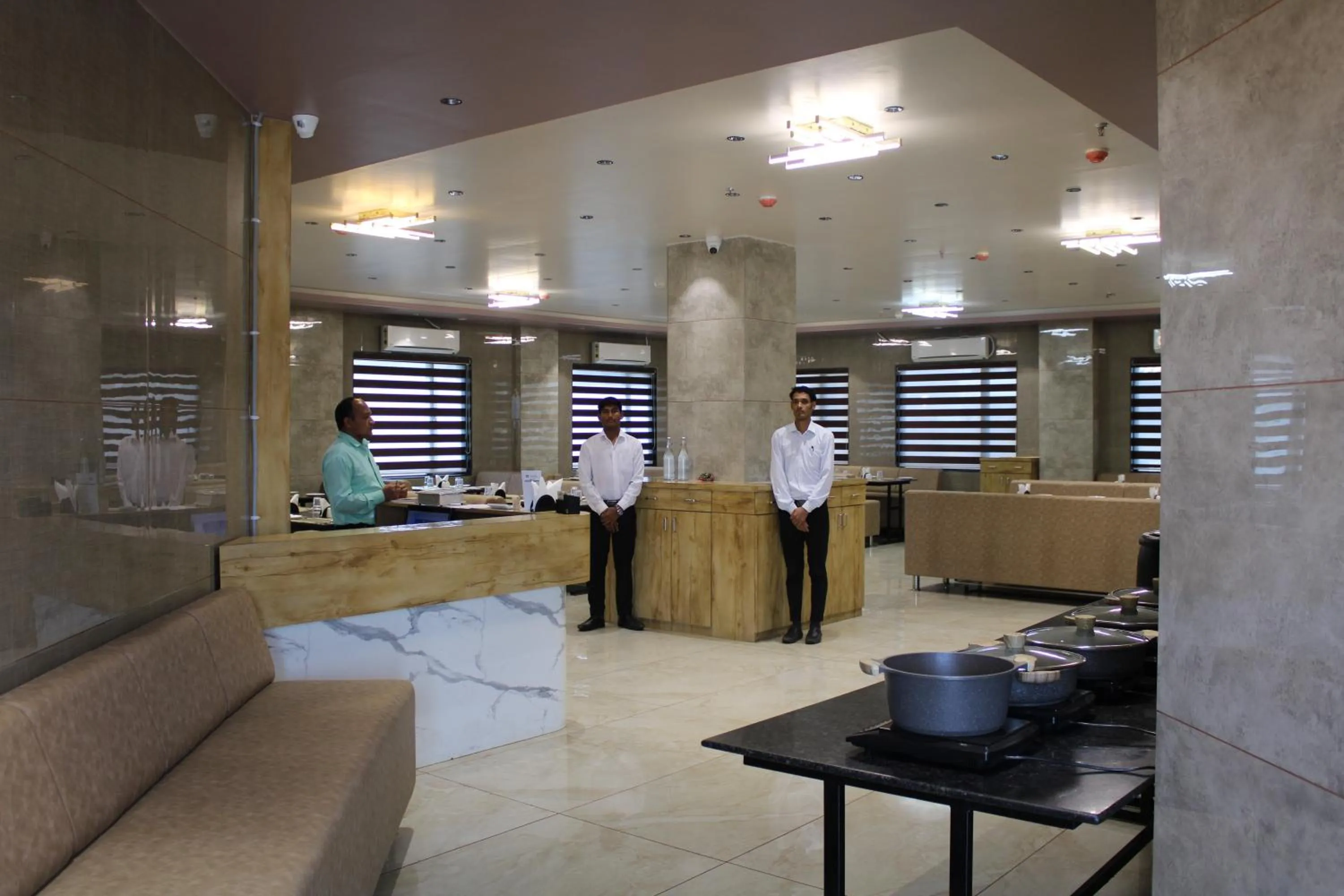 Restaurant/places to eat in Clarks Collection Somnath