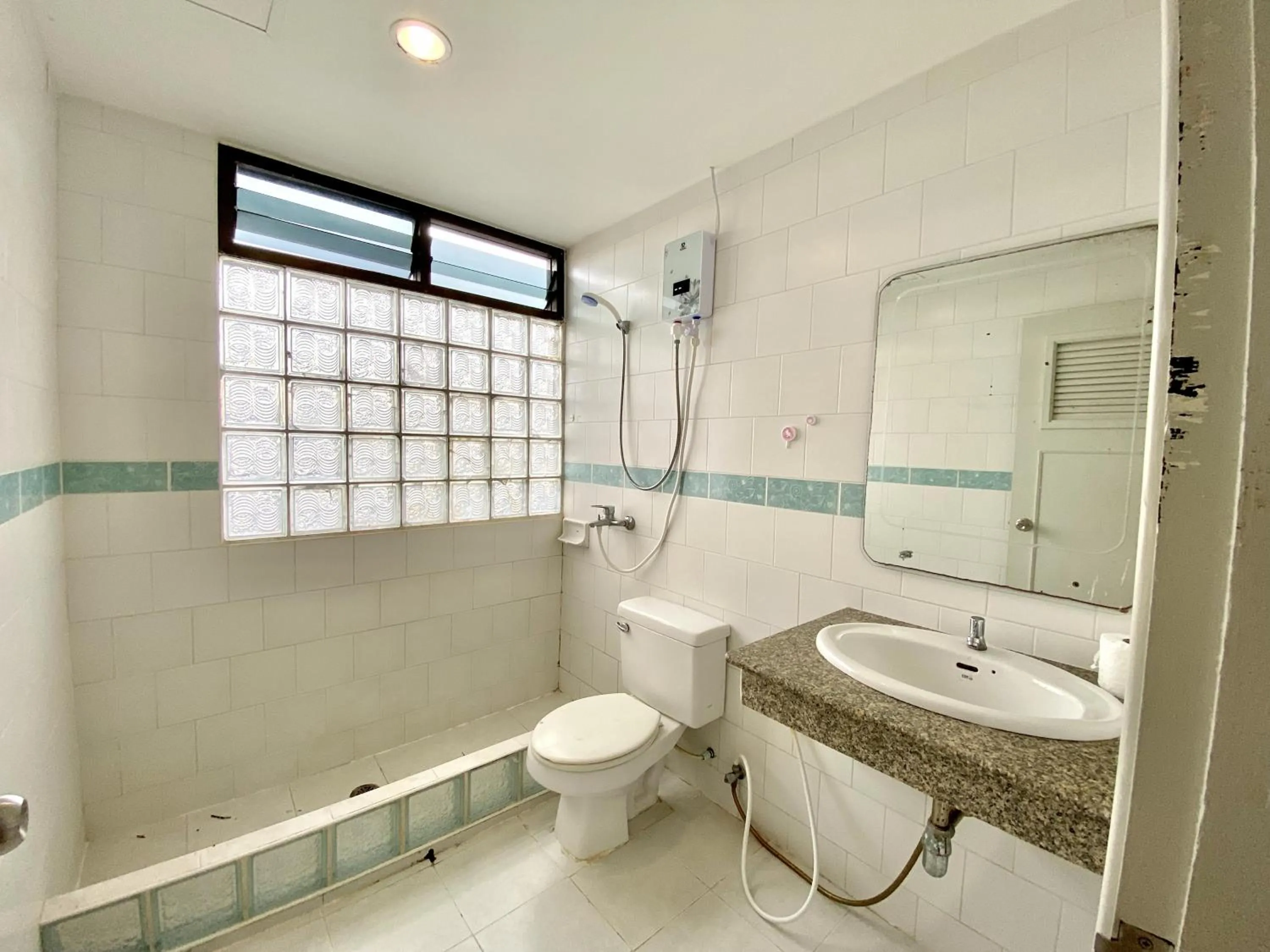 Toilet in Minotel Patong