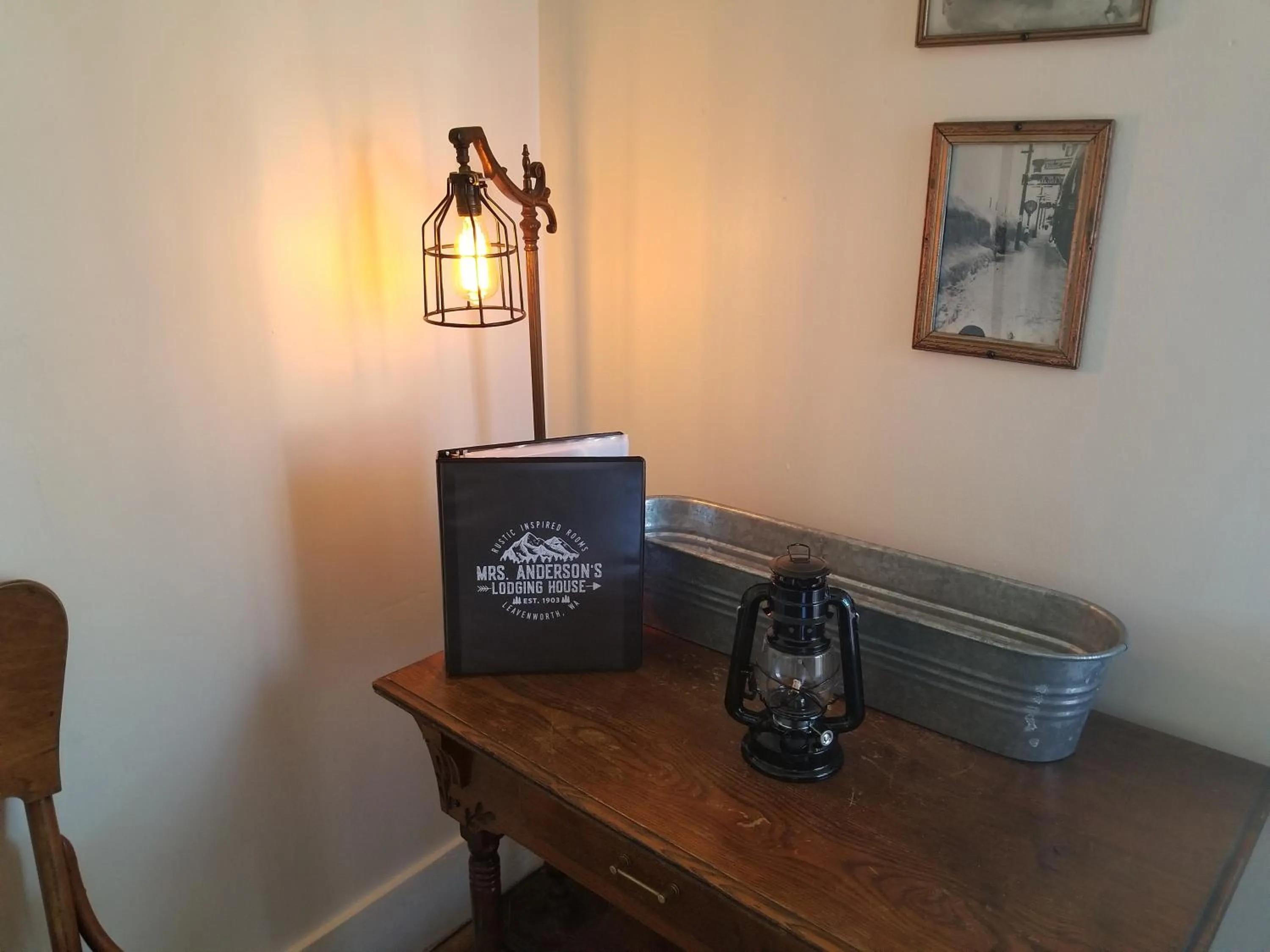 Seating area in Mrs. Anderson's Lodging