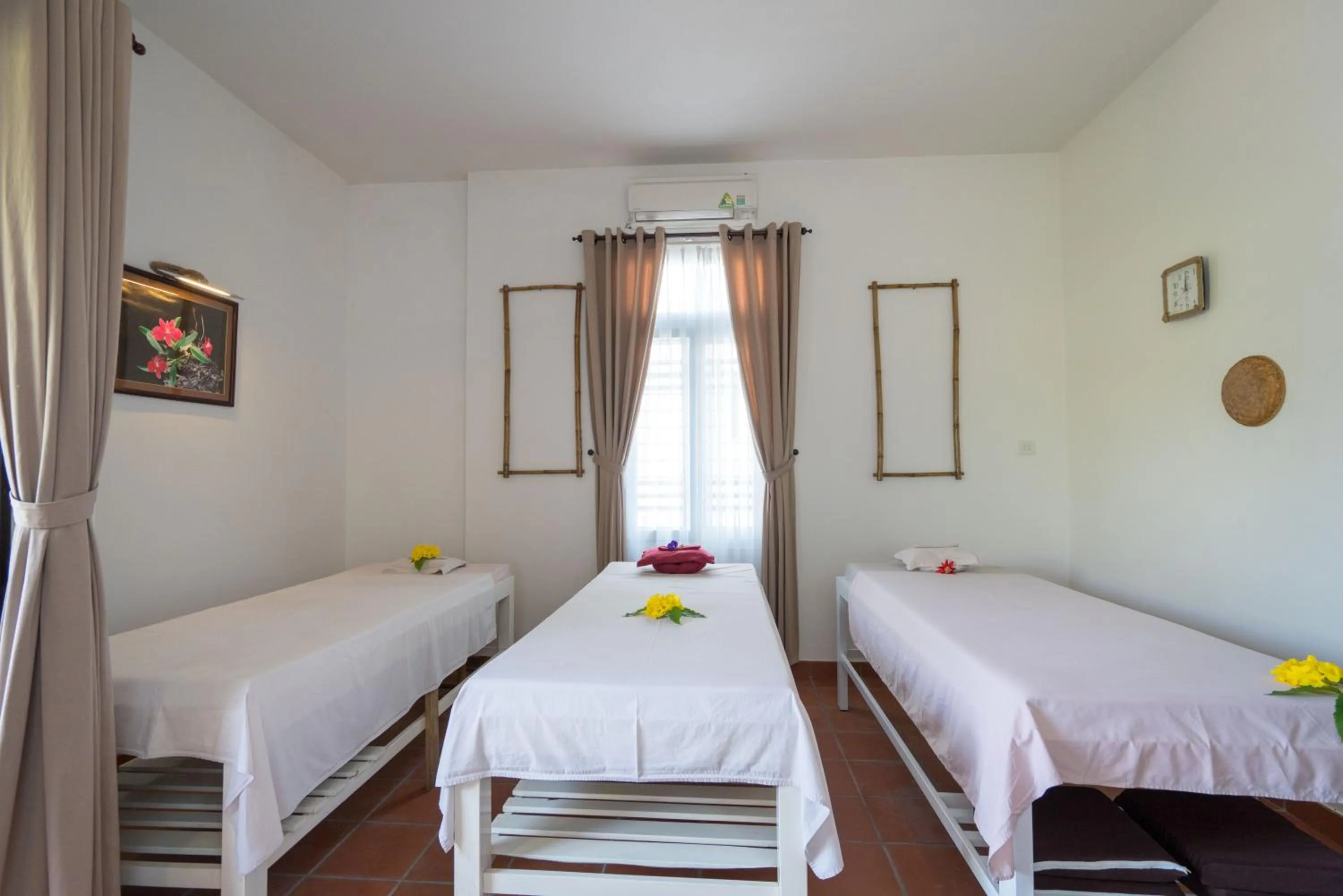 Spa and wellness centre/facilities, Bed in East West Villa