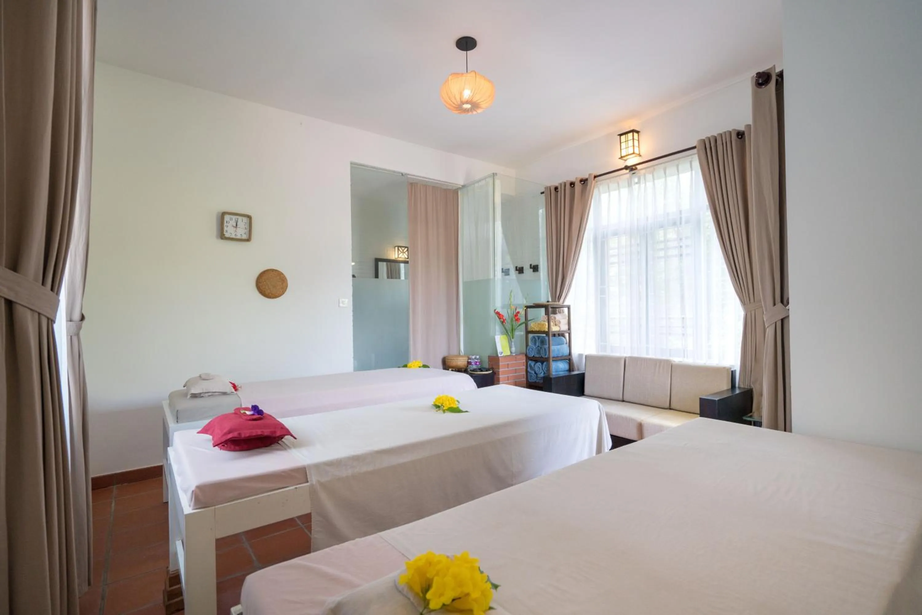 Spa and wellness centre/facilities, Bed in East West Villa