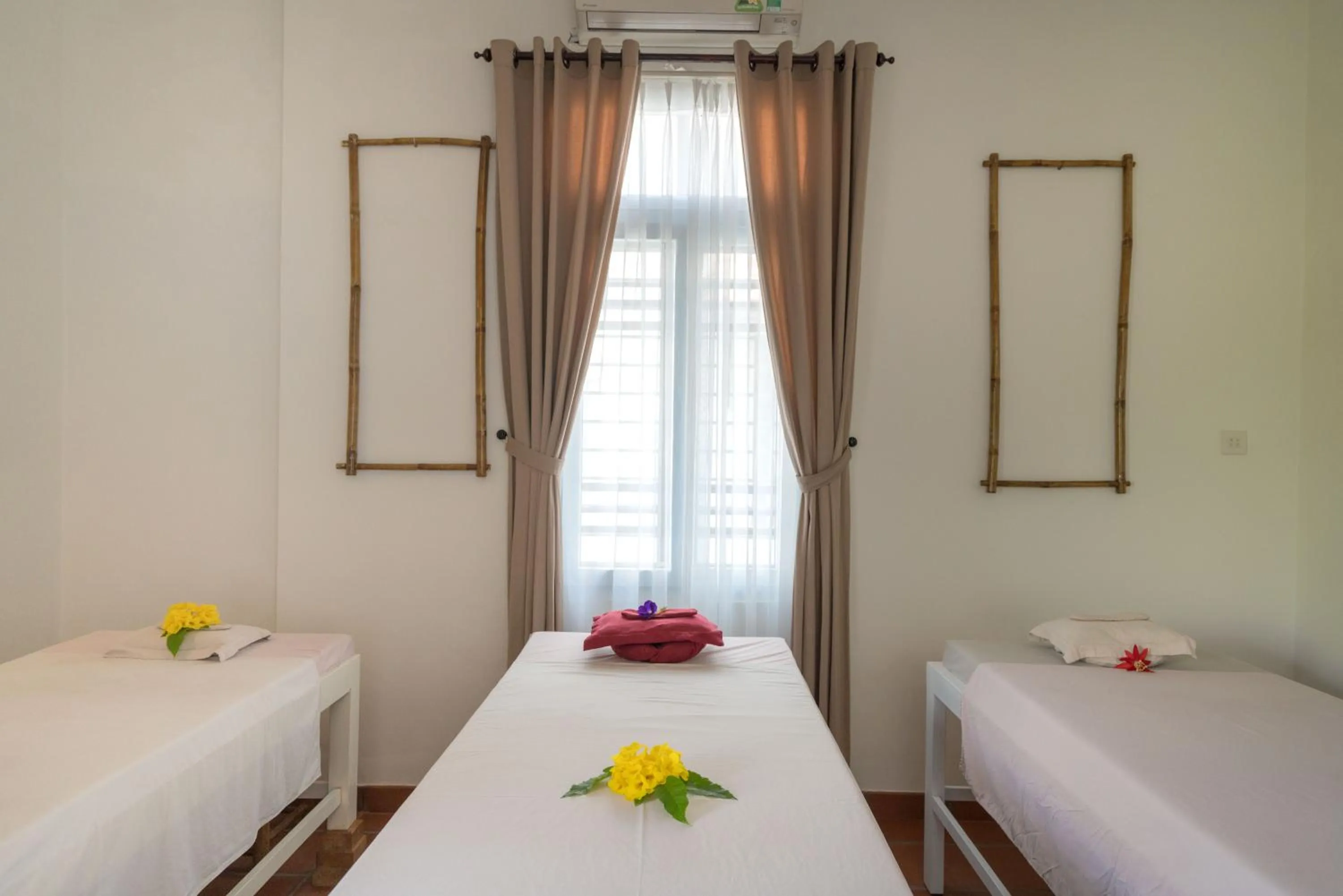 Spa and wellness centre/facilities, Bed in East West Villa