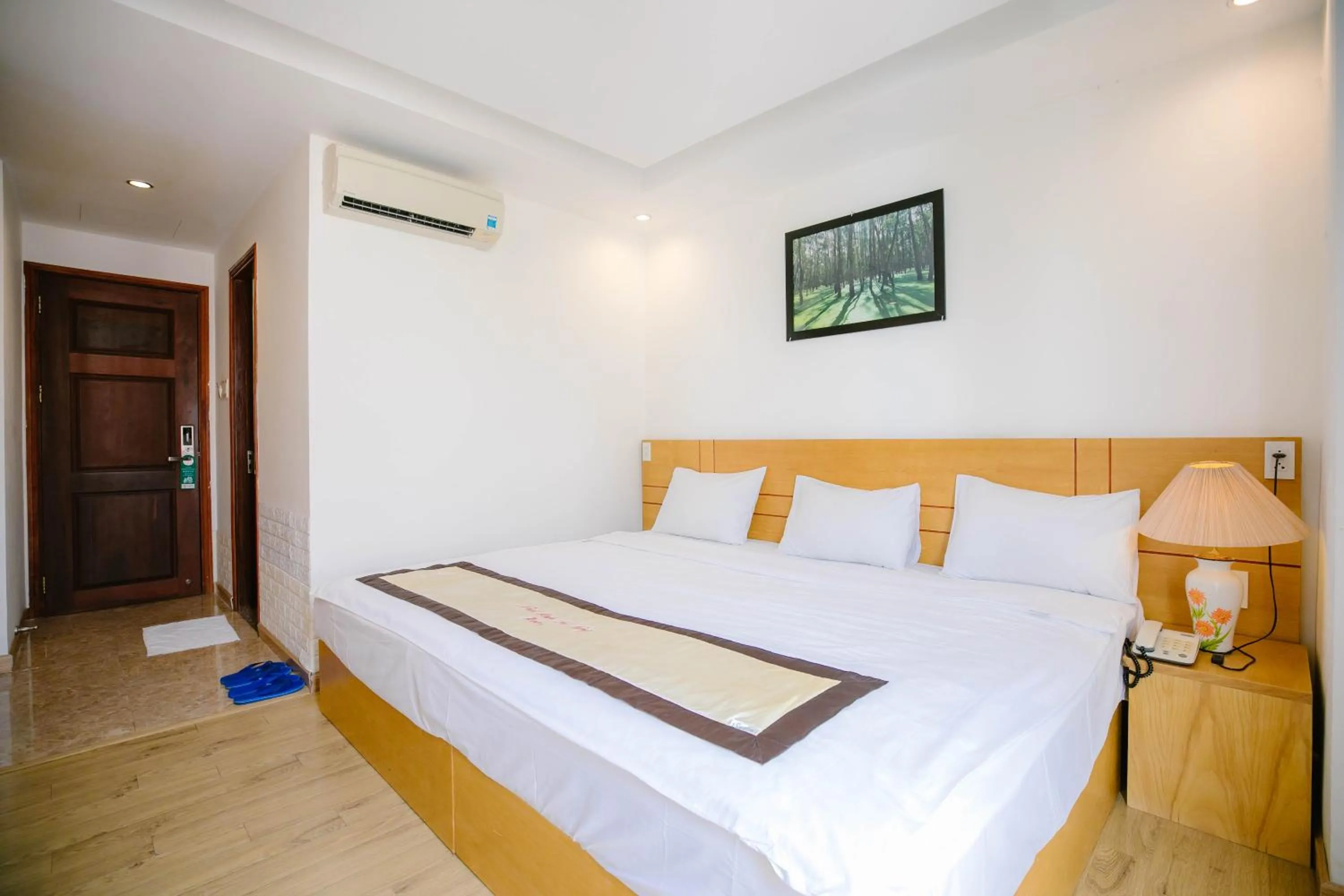 Bedroom, Bed in Nhat Linh Hotel & Suites Da Nang