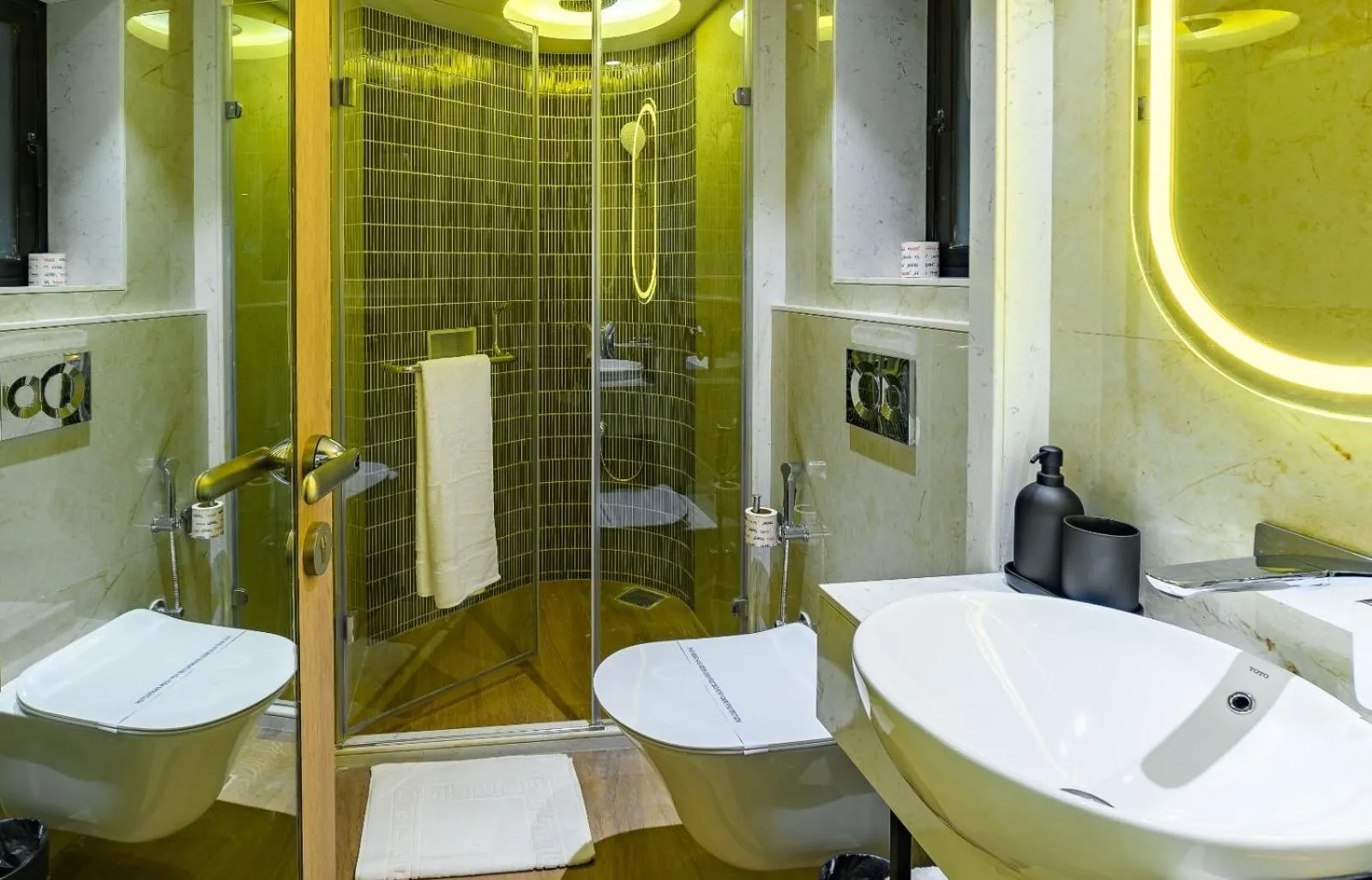 Bathroom in Hotel Eden Serenity