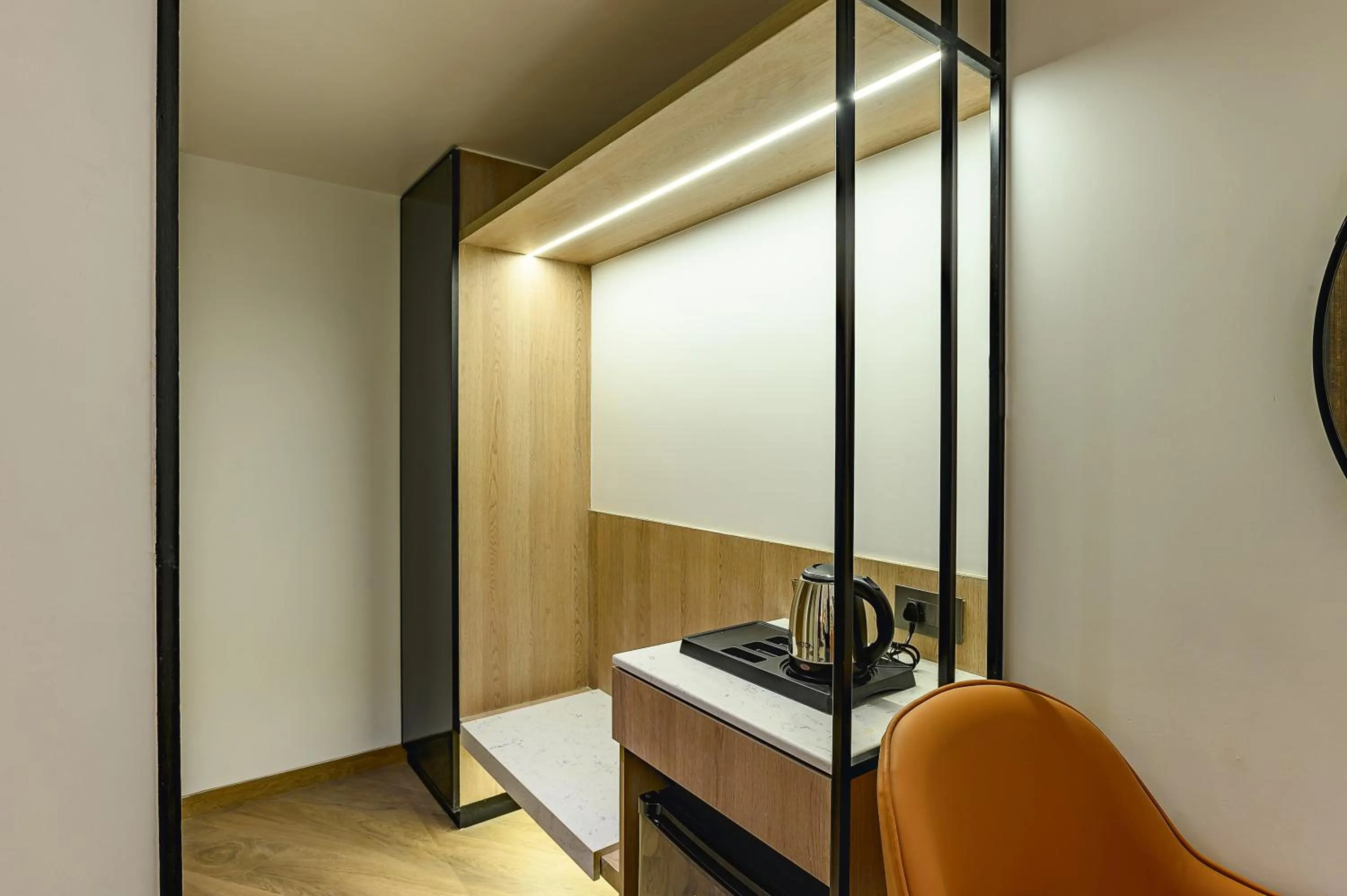 wardrobe in Hotel Eden Serenity