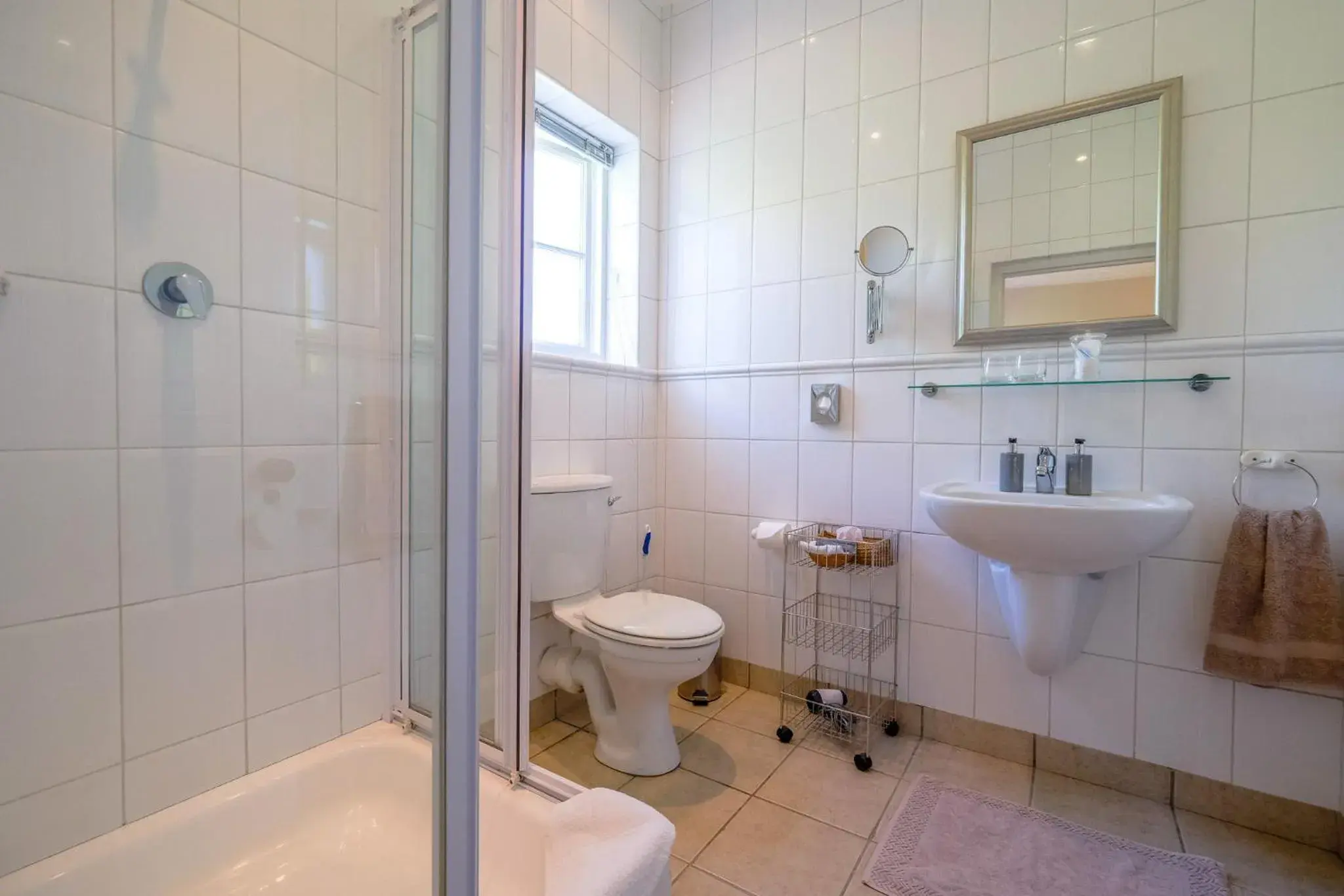 Queen Room with Garden View - single occupancy in Oude Berg Guesthouse - 10 Caledon Street Queen Room with Garden View - single occupancy in Oude Berg Guesthouse - 10 Caledon Street