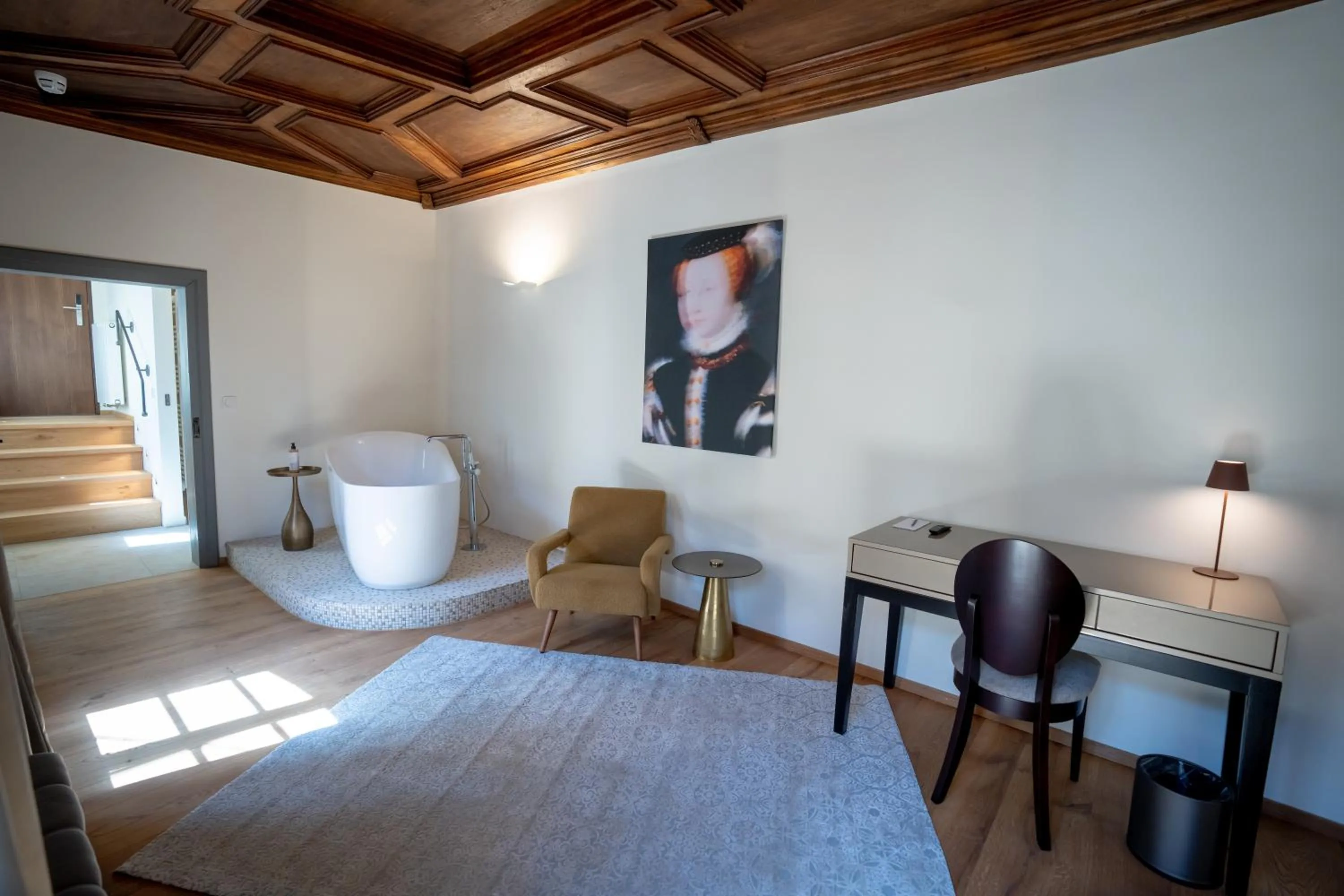 Bath, Bed in Maxim Suites by Elias Holl