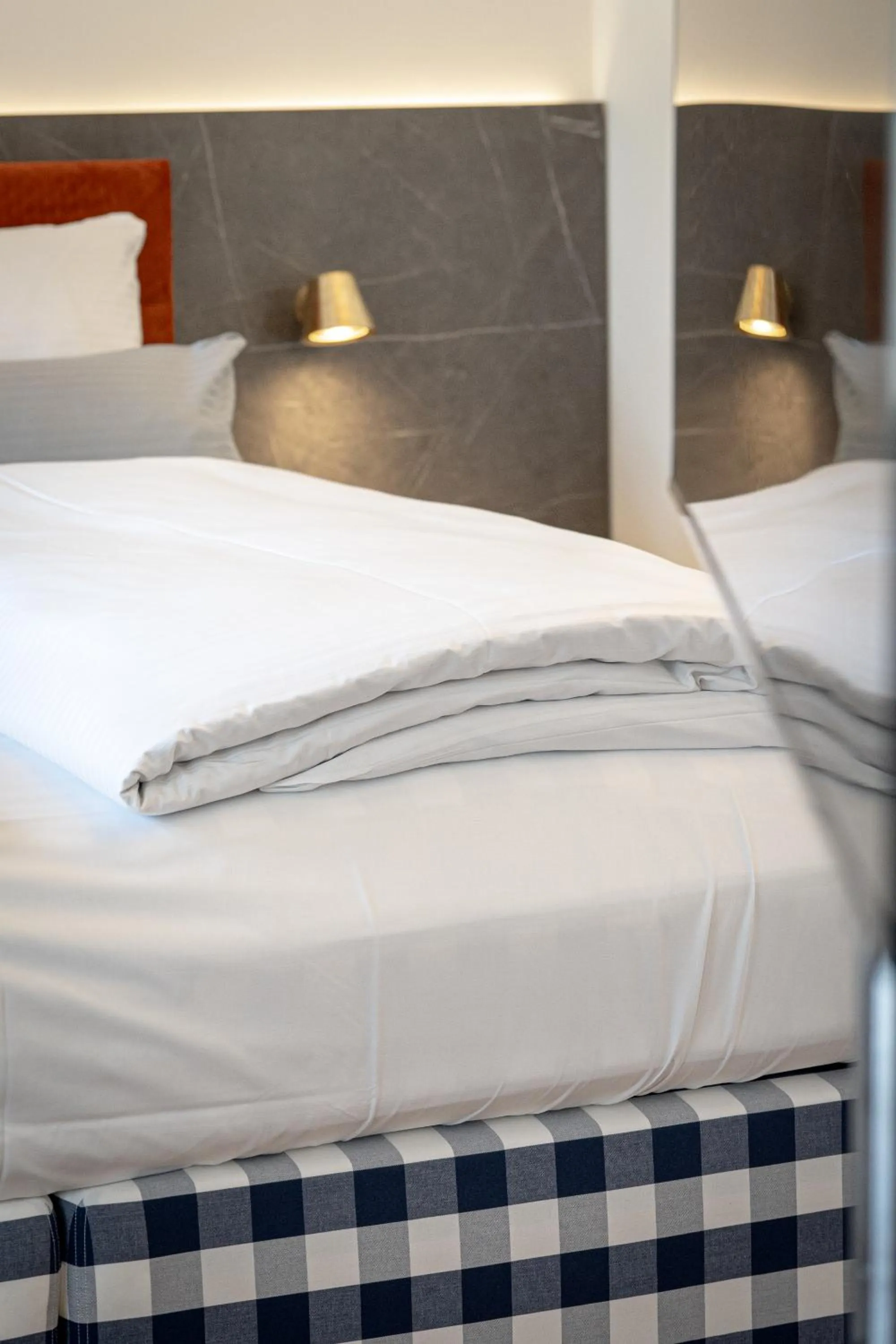 Bed in Maxim Suites by Elias Holl