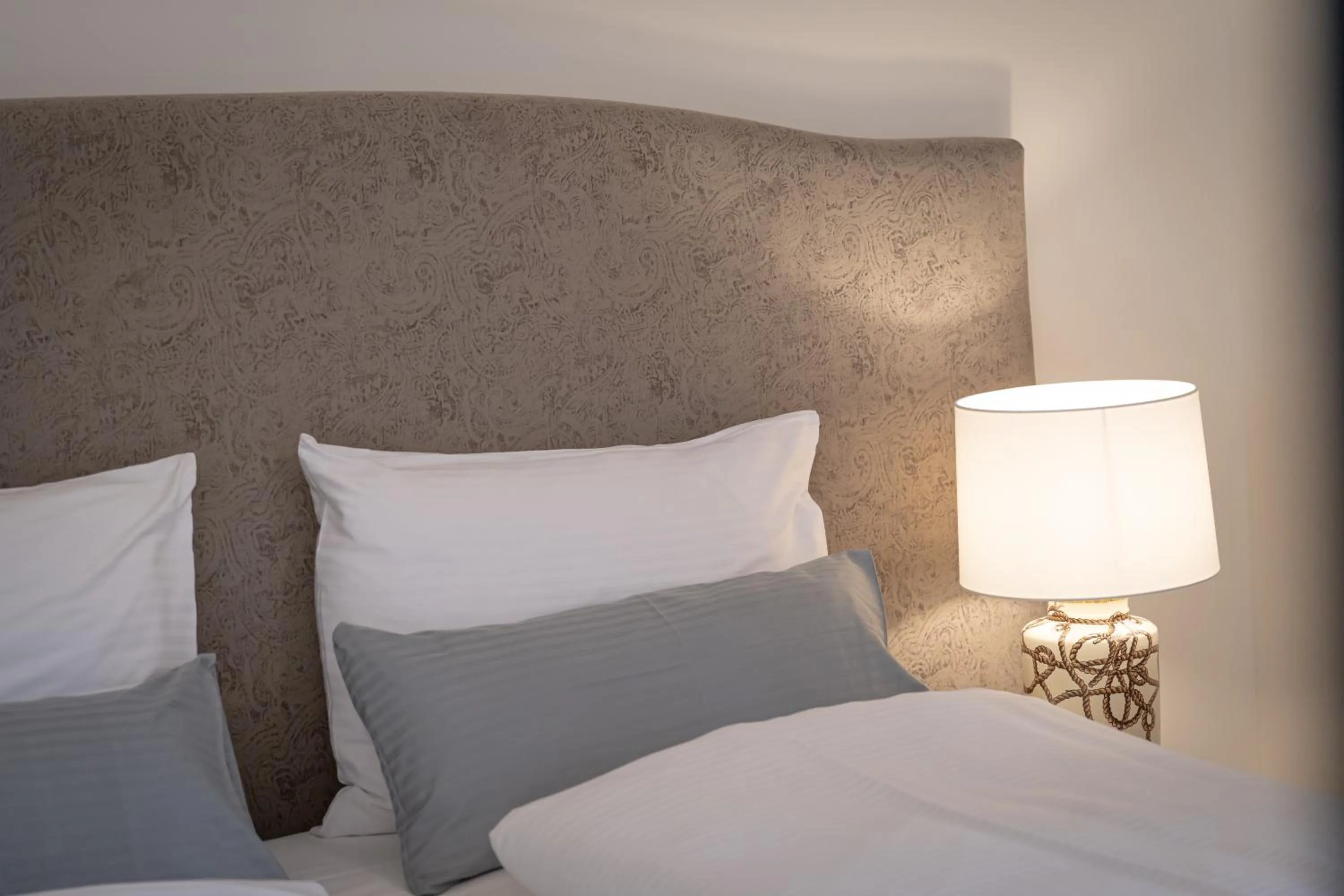 Bed in Maxim Suites by Elias Holl