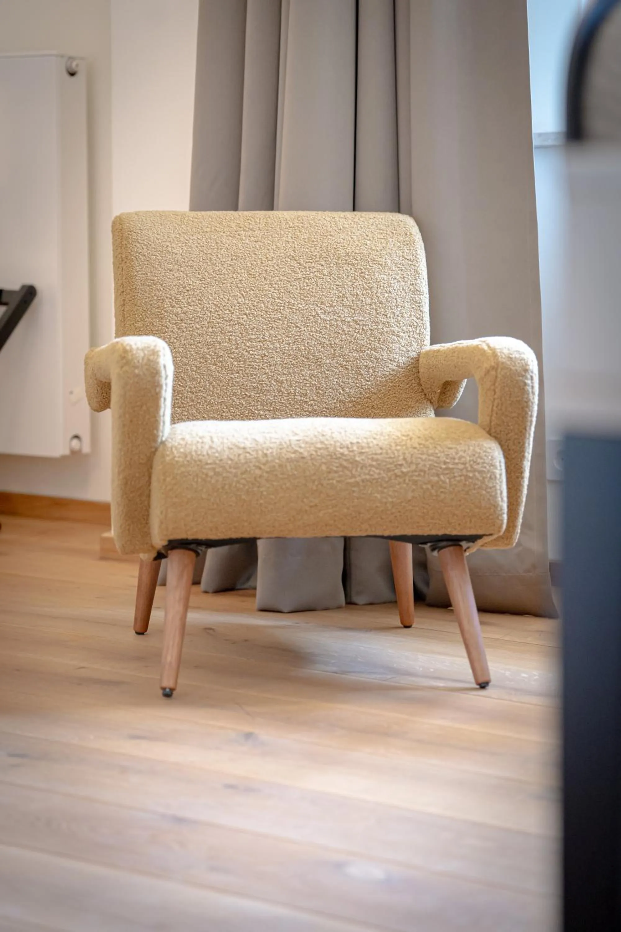 Seating area in Maxim Suites by Elias Holl