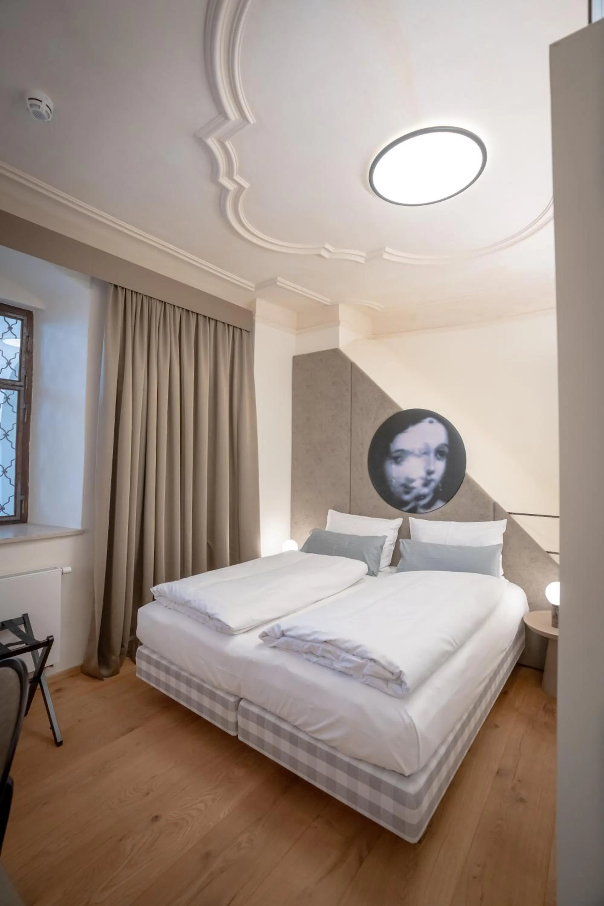 Bed in Maxim Suites by Elias Holl