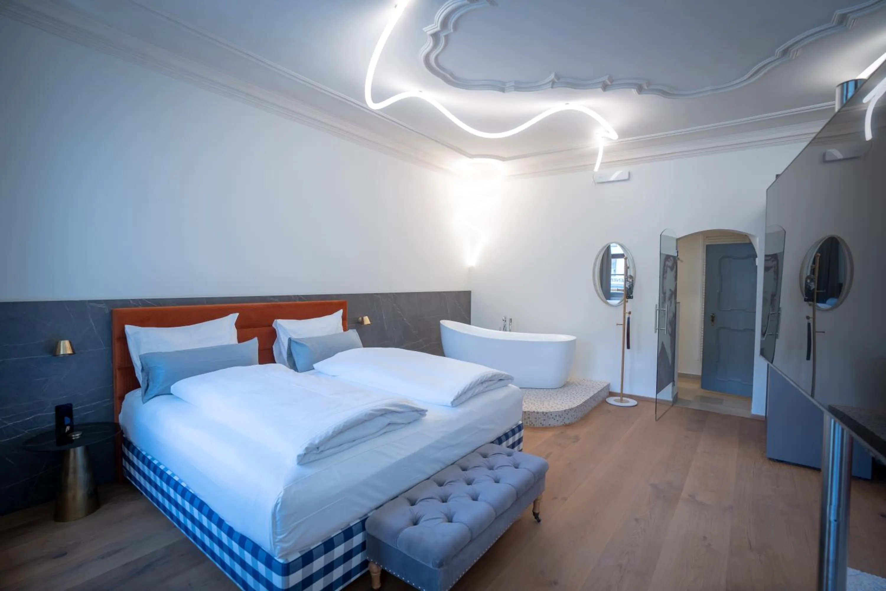 Photo of the whole room, Bed in Maxim Suites by Elias Holl