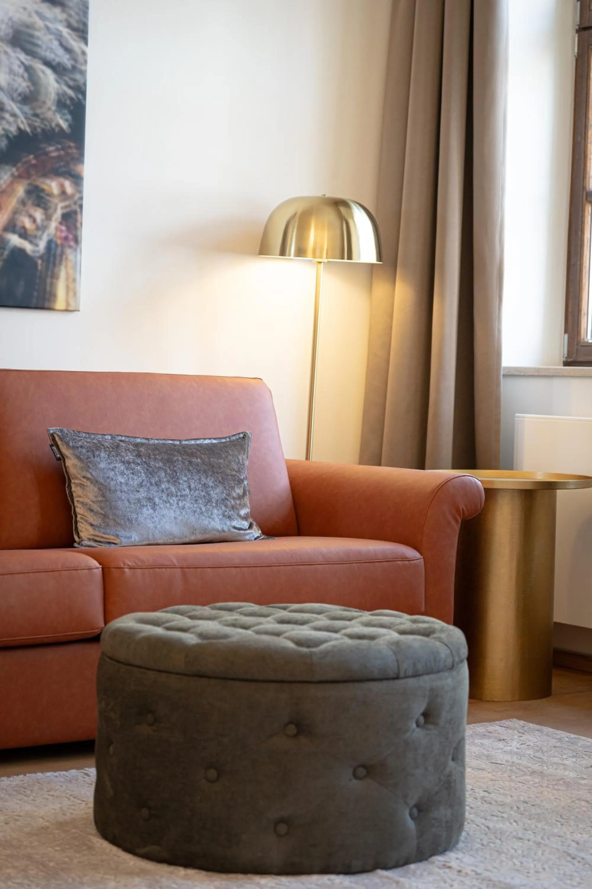 Seating area in Maxim Suites by Elias Holl