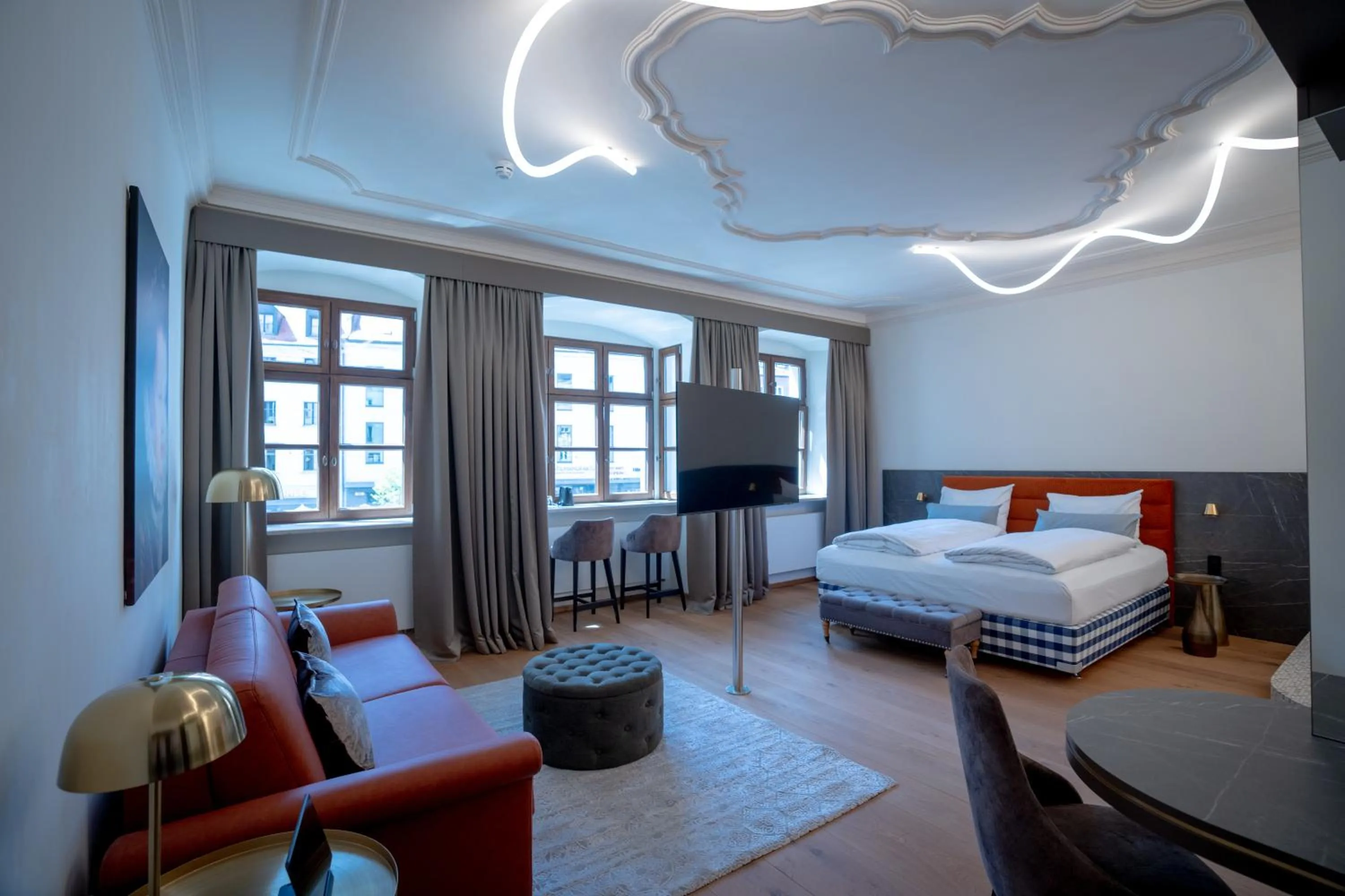 Photo of the whole room, Bed in Maxim Suites by Elias Holl