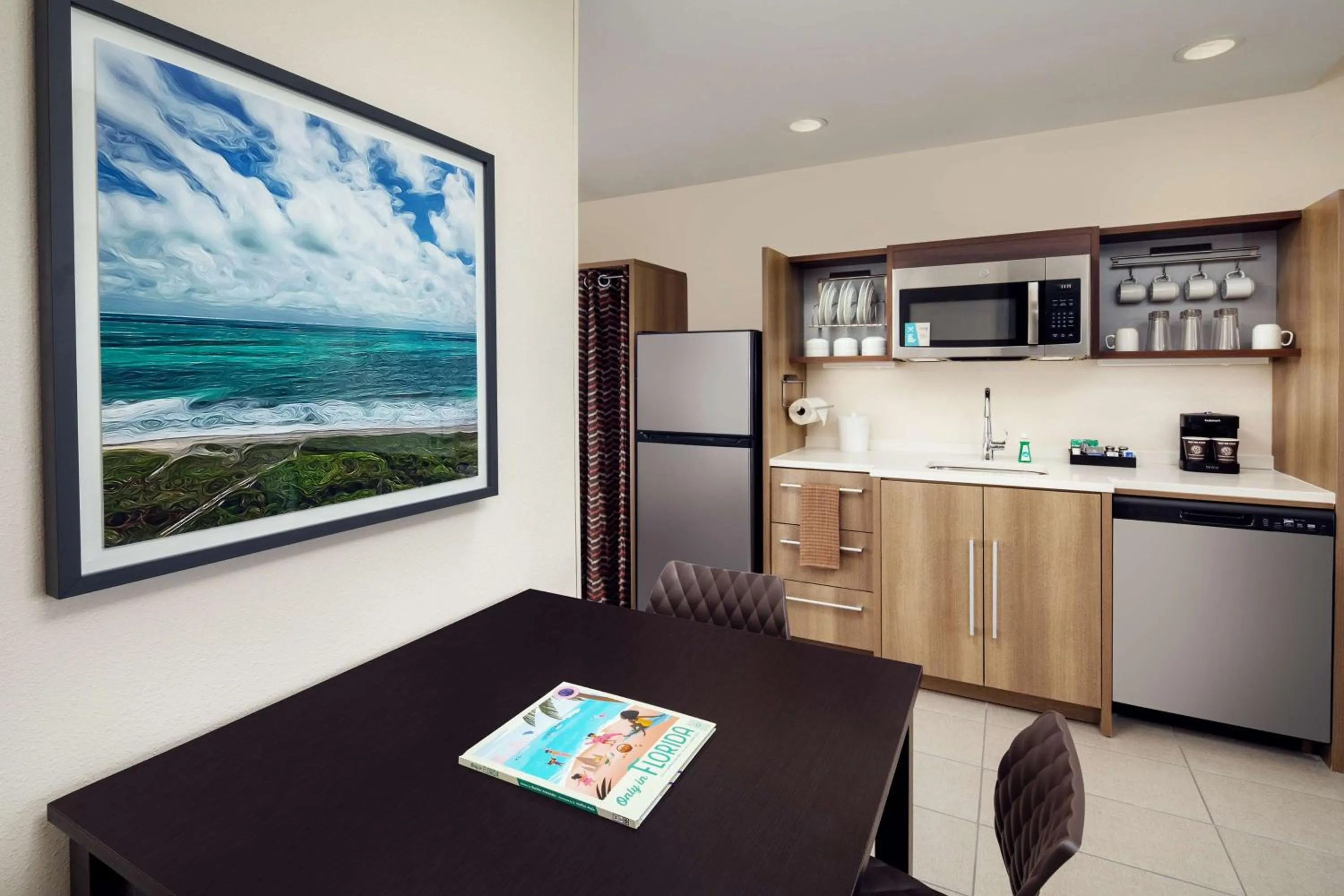 Kitchen or kitchenette in Home2 Suites By Hilton Lake Mary Orlando